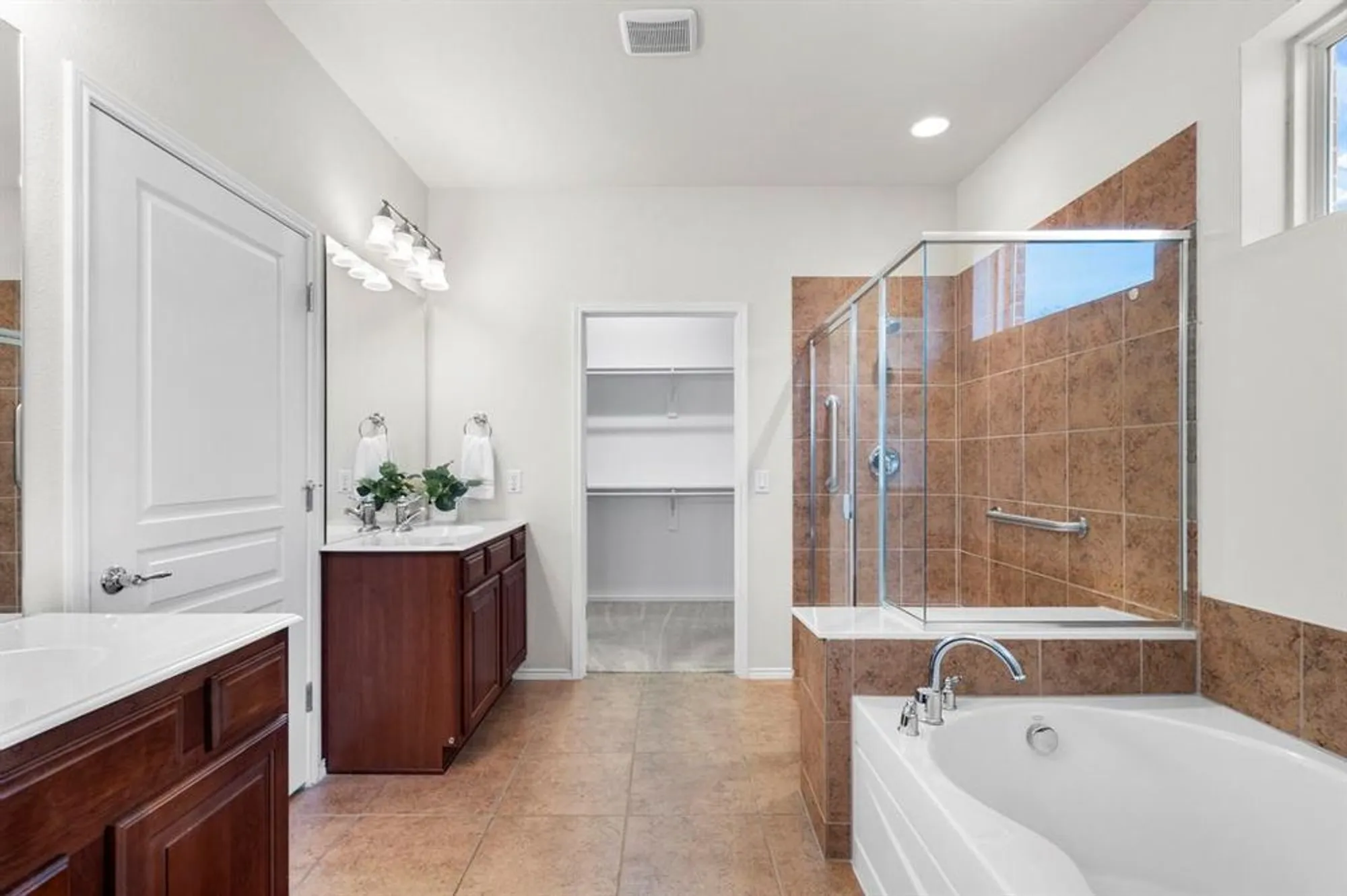 Property Slideshow image 17 of 39 | 942 carrington greens dr, Frisco, TX, 75036