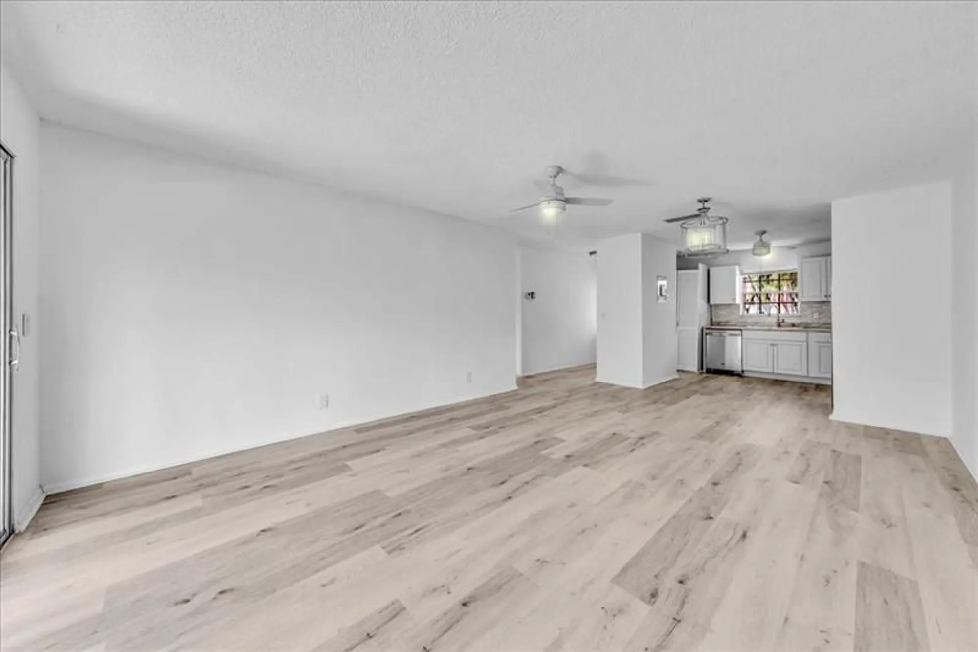 Property Slideshow image 15 of 38 | 123 amherst ln # 123, Lake Worth, FL, 33467