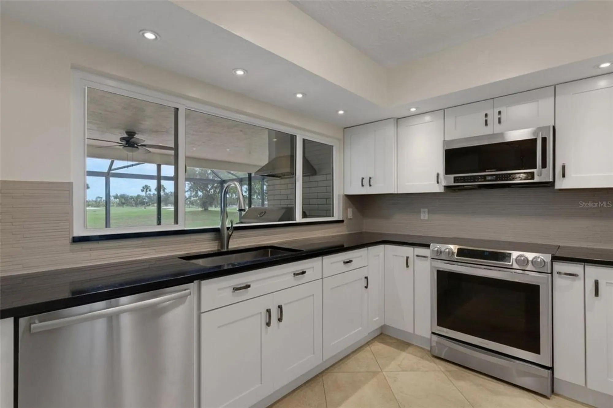 Property Slideshow image 9 of 33 | 5217 canterbury dr, Sarasota, FL, 34243