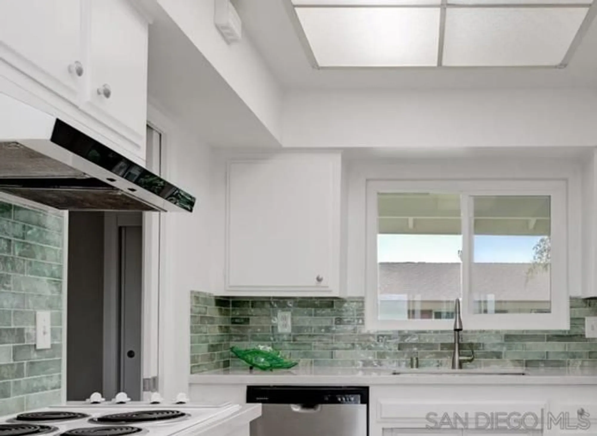 Property Slideshow image 10 of 39 | 3660 vista campana 37, Oceanside, CA, 92057