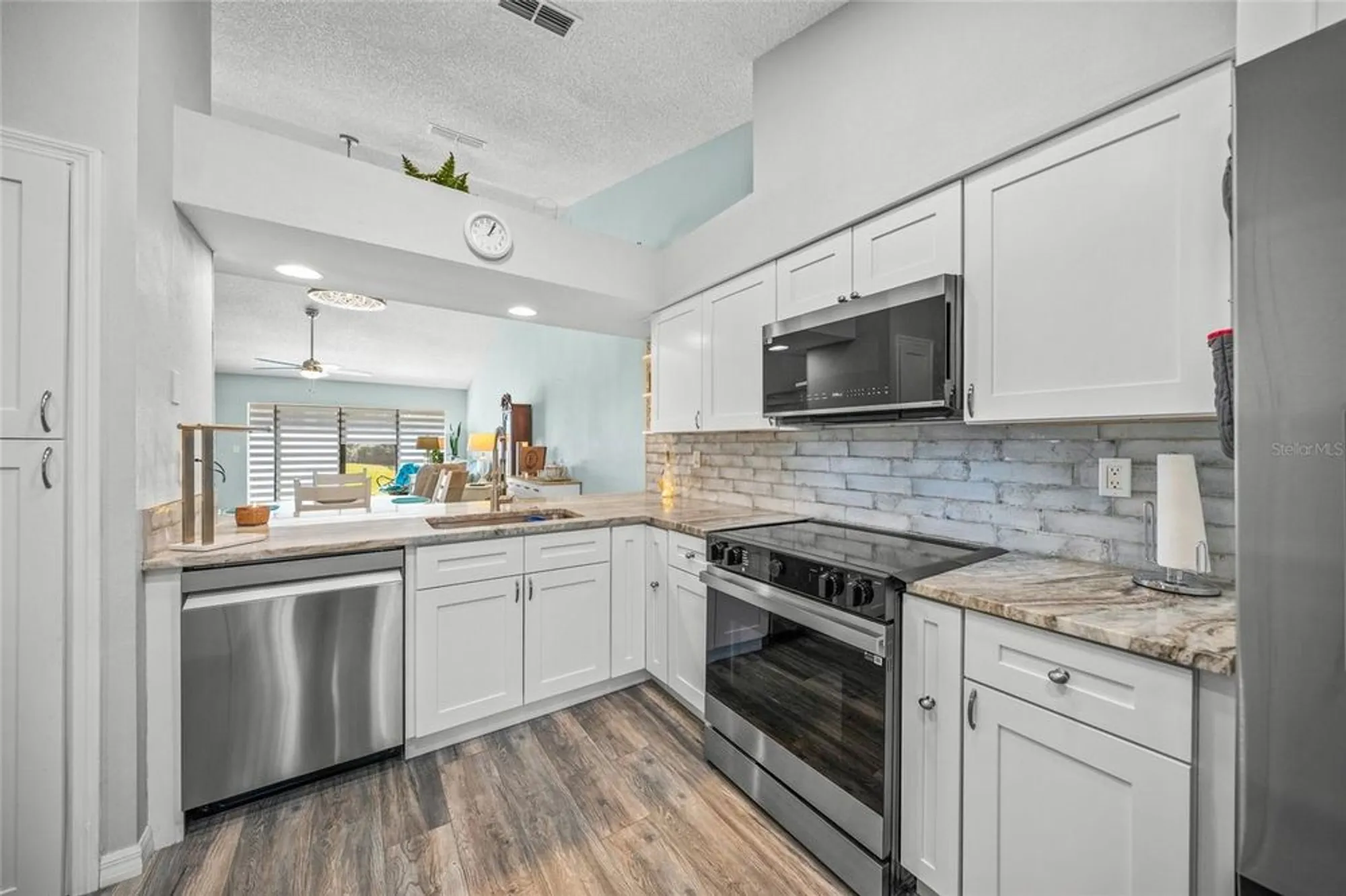 Property Slideshow image 11 of 51 | 5958 clubside dr, Sarasota, FL, 34243