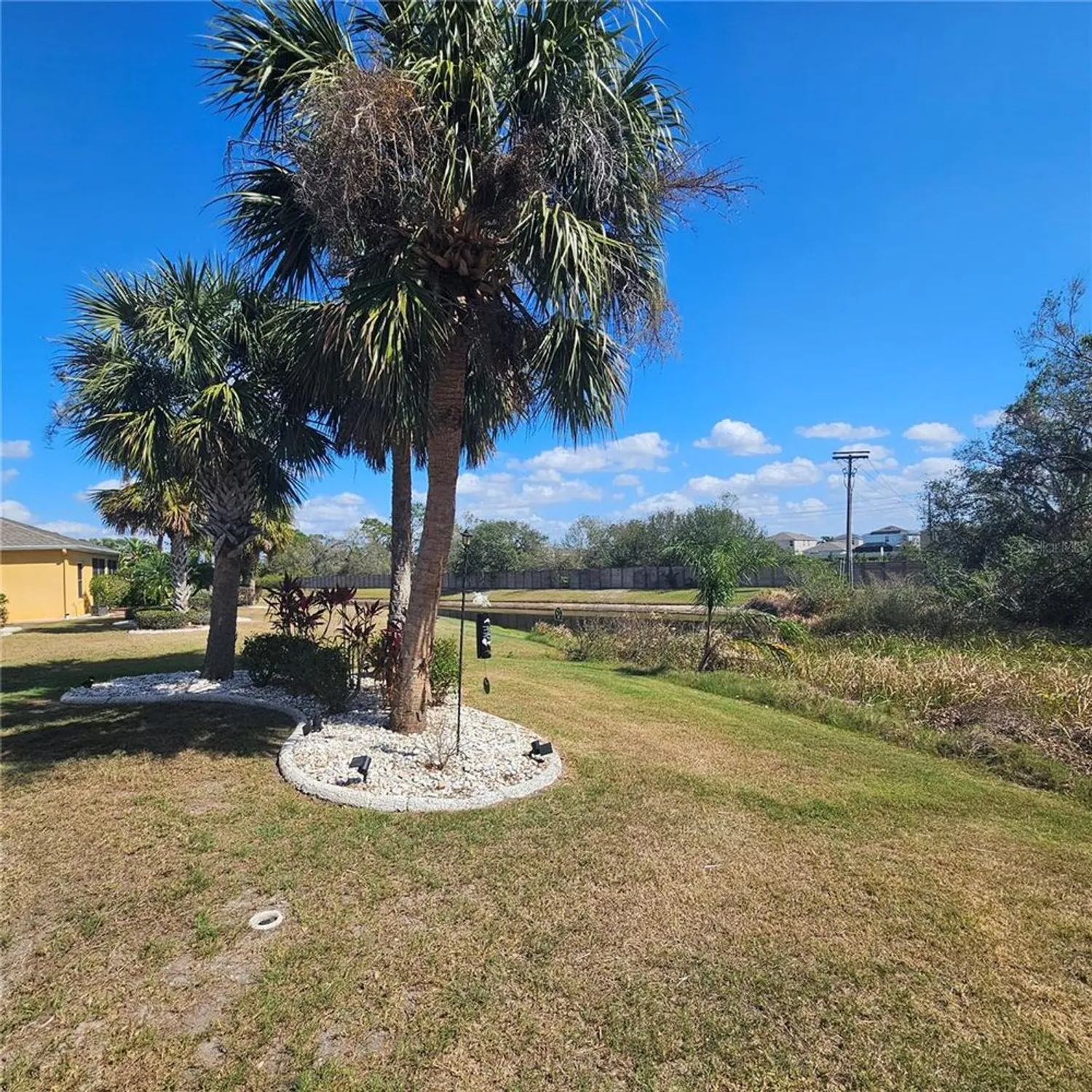 Property Slideshow image 37 of 44 | 920 regal manor way, Sun City Center, FL, 33573