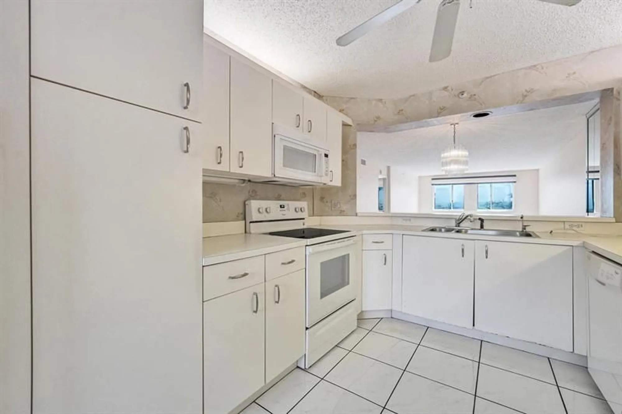 Property Slideshow image 13 of 61 | 9587 weldon cir apt b312, Fort Lauderdale, FL, 33321
