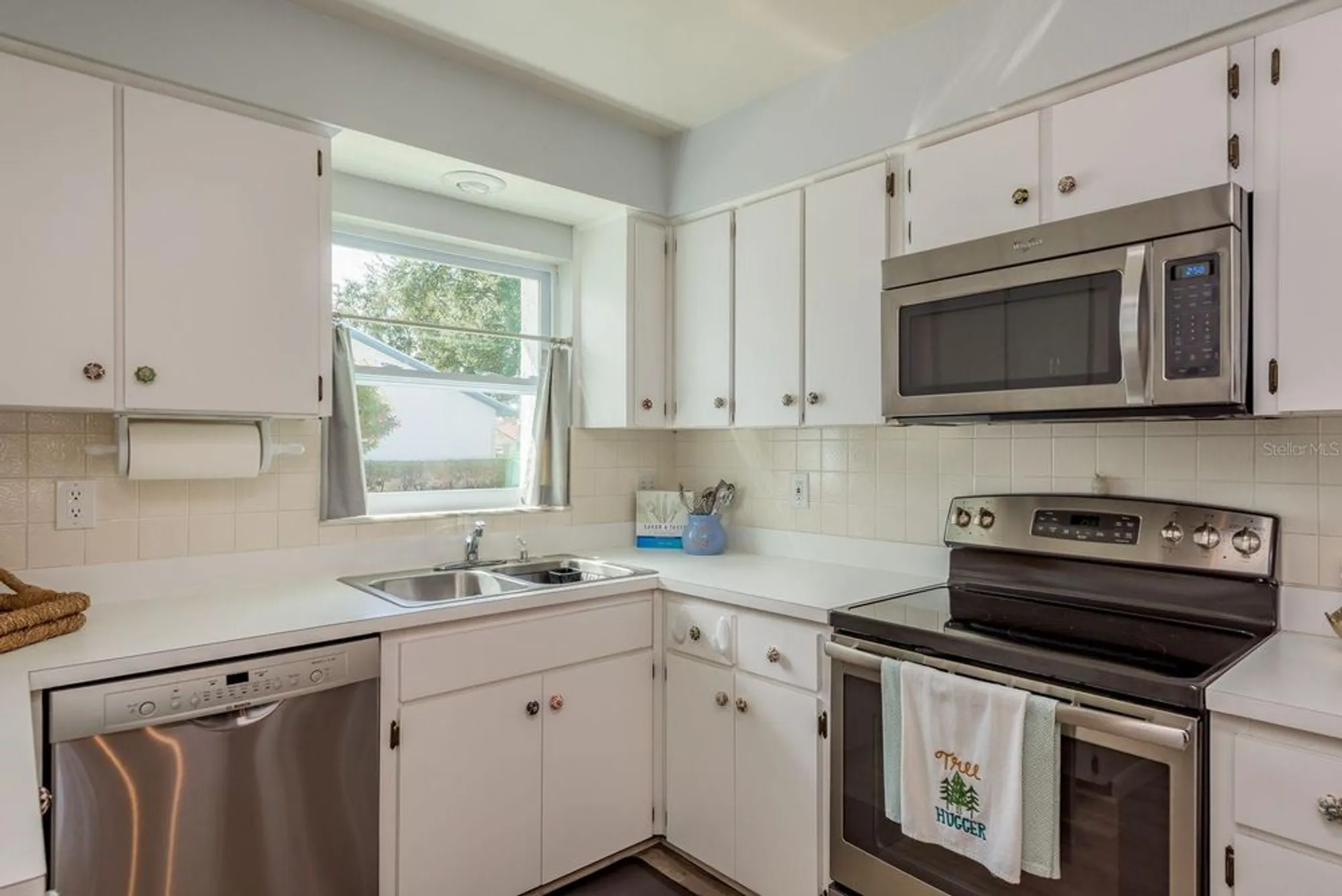 Property Slideshow image 18 of 62 | 1109 tartan dr c, Palm Harbor, FL, 34684