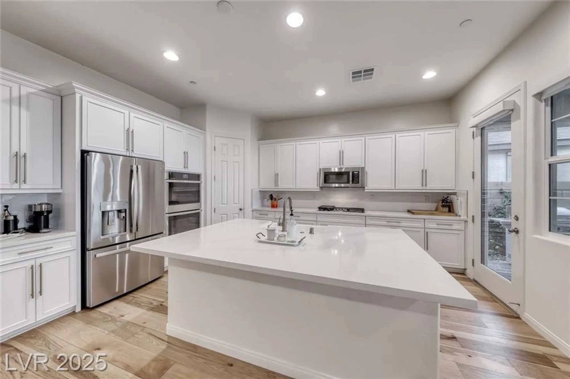 Property Slideshow image 28 of 78 | 32 tatahatso point st, Henderson, NV, 89011