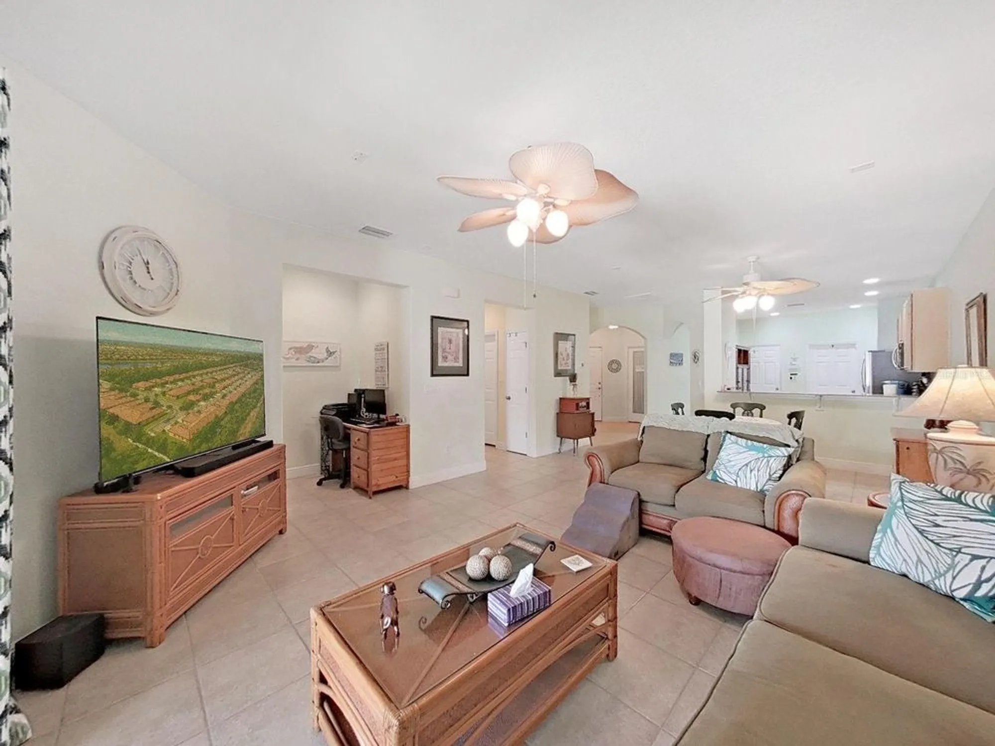 Property Slideshow image 20 of 100 | 303 bluewater falls ct, Apollo Beach, FL, 33572