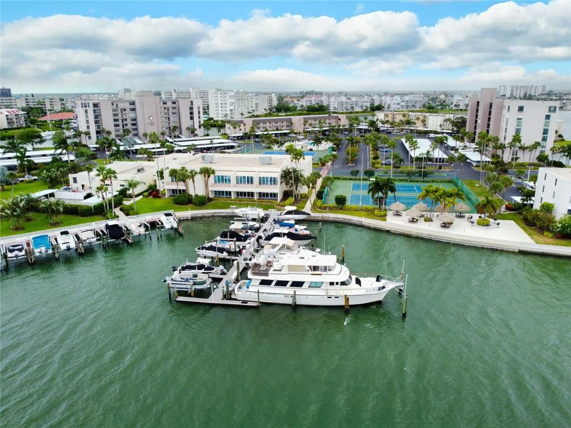 Property Slideshow image 27 of 41 | 7540 bay island dr 251, South Pasadena, FL, 33707