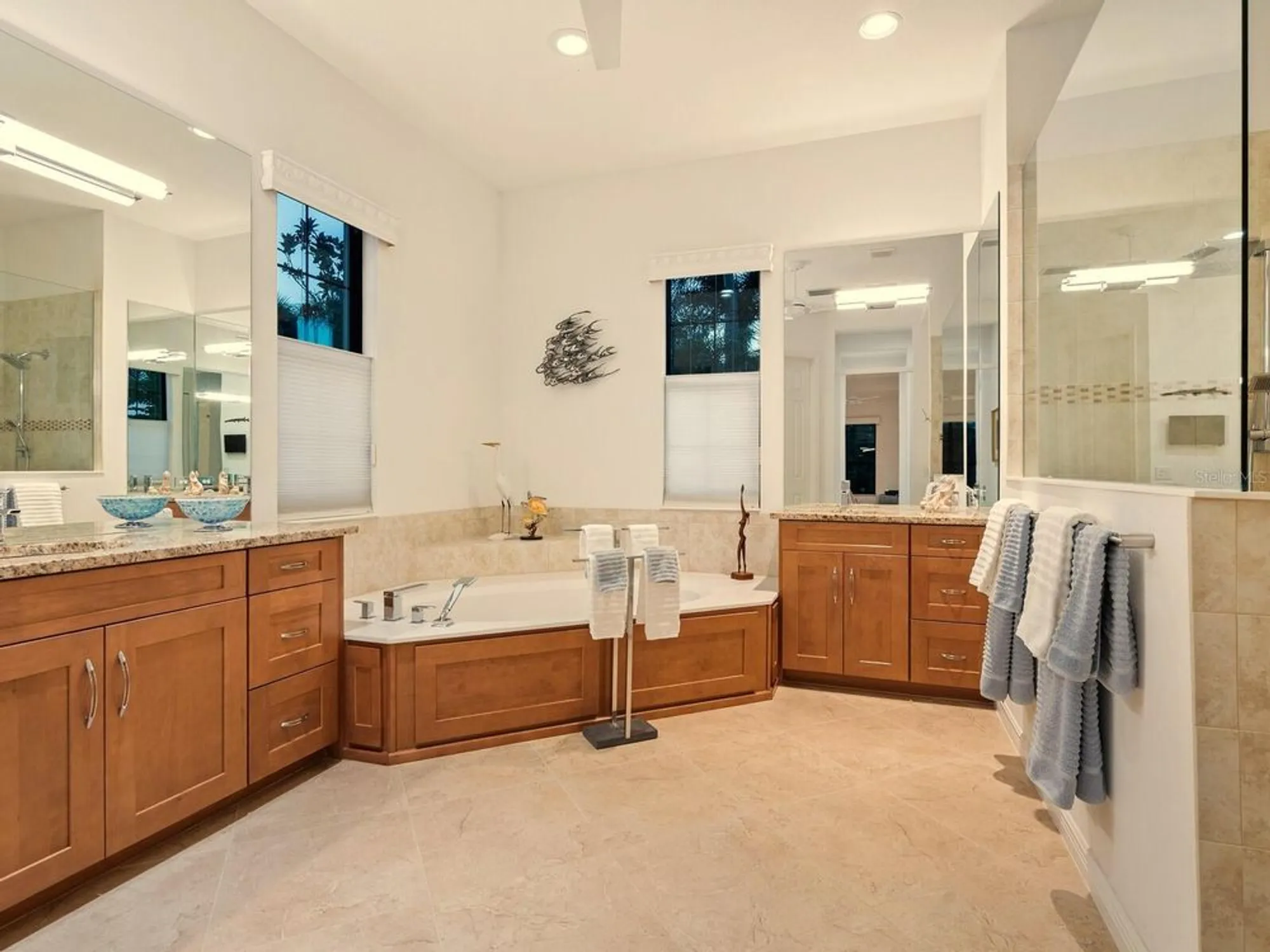 Property Slideshow image 26 of 78 | 10990 pentas royale ct, Englewood, FL, 34223