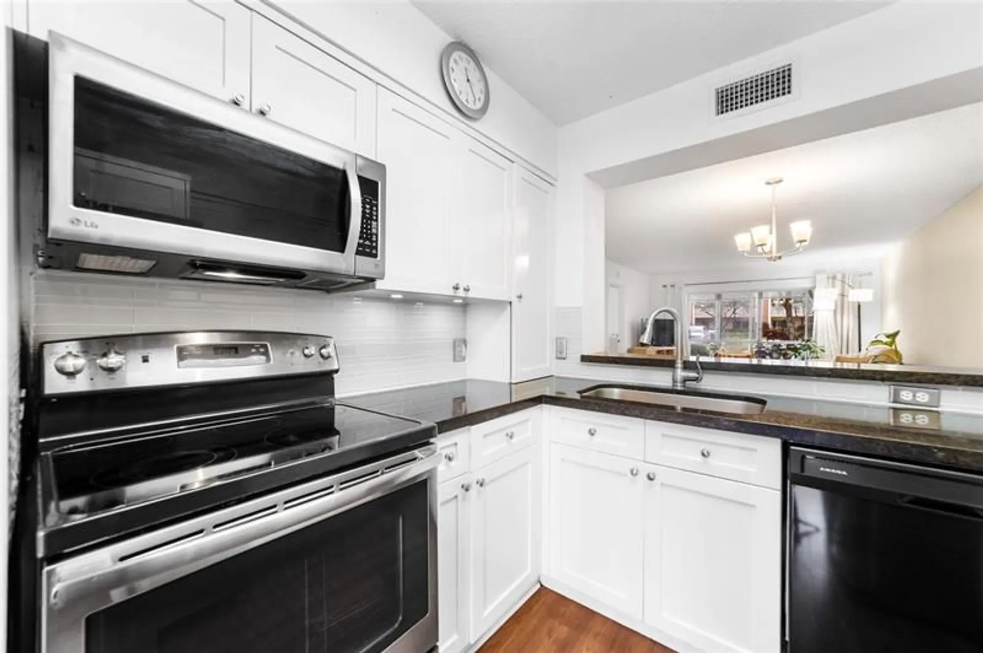 Property Slideshow image 8 of 35 | 7427 n devon dr 108, Tamarac, FL, 33321