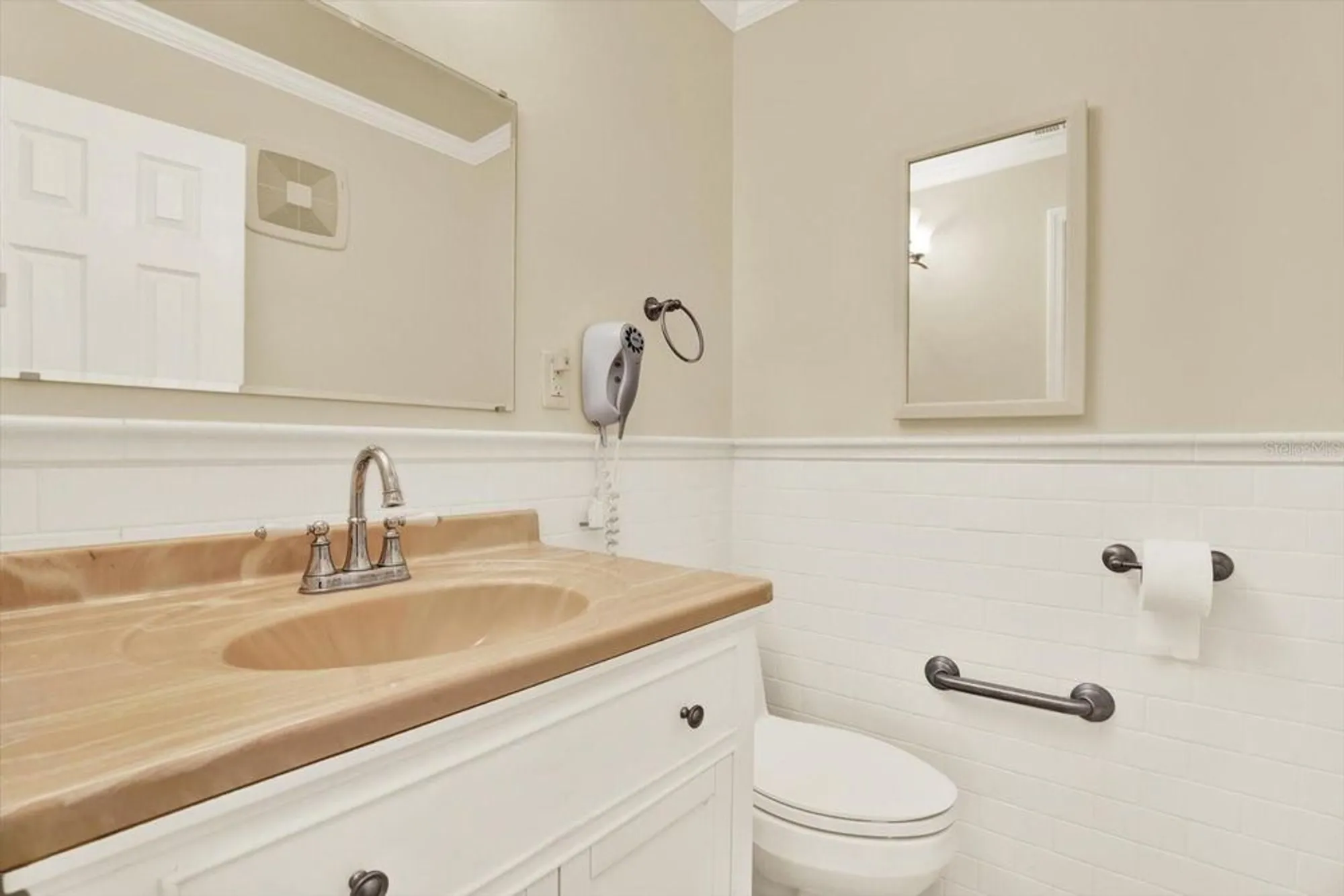Property Slideshow image 18 of 38 | 5501 80th st n unit 206, Saint Petersburg, FL, 33709