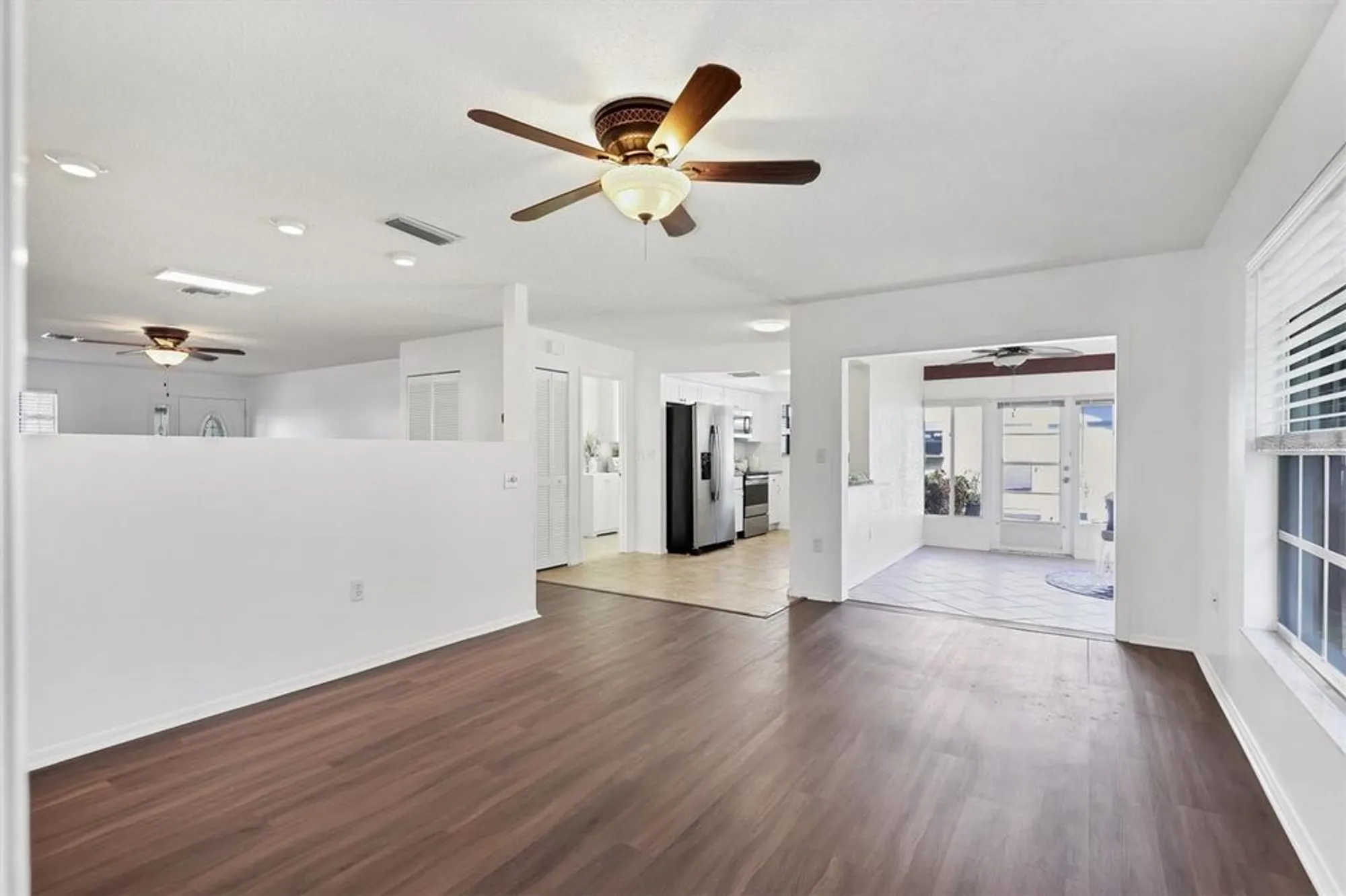 Property Slideshow image 20 of 44 | 4247 oakhurst cir 3033, Sarasota, FL, 34233