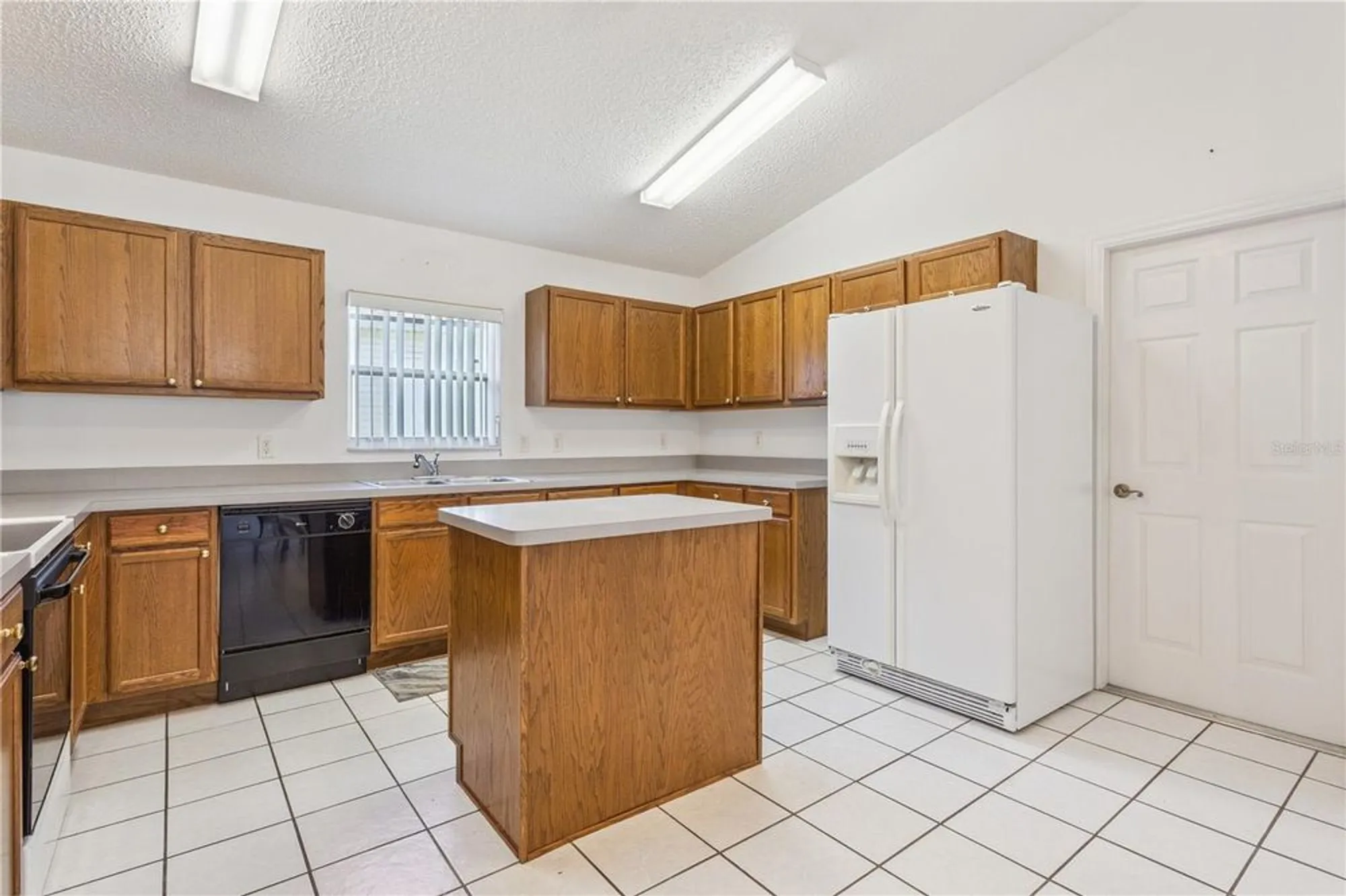 Property Slideshow image 17 of 40 | 4936 sawgrass lake cir, Leesburg, FL, 34748