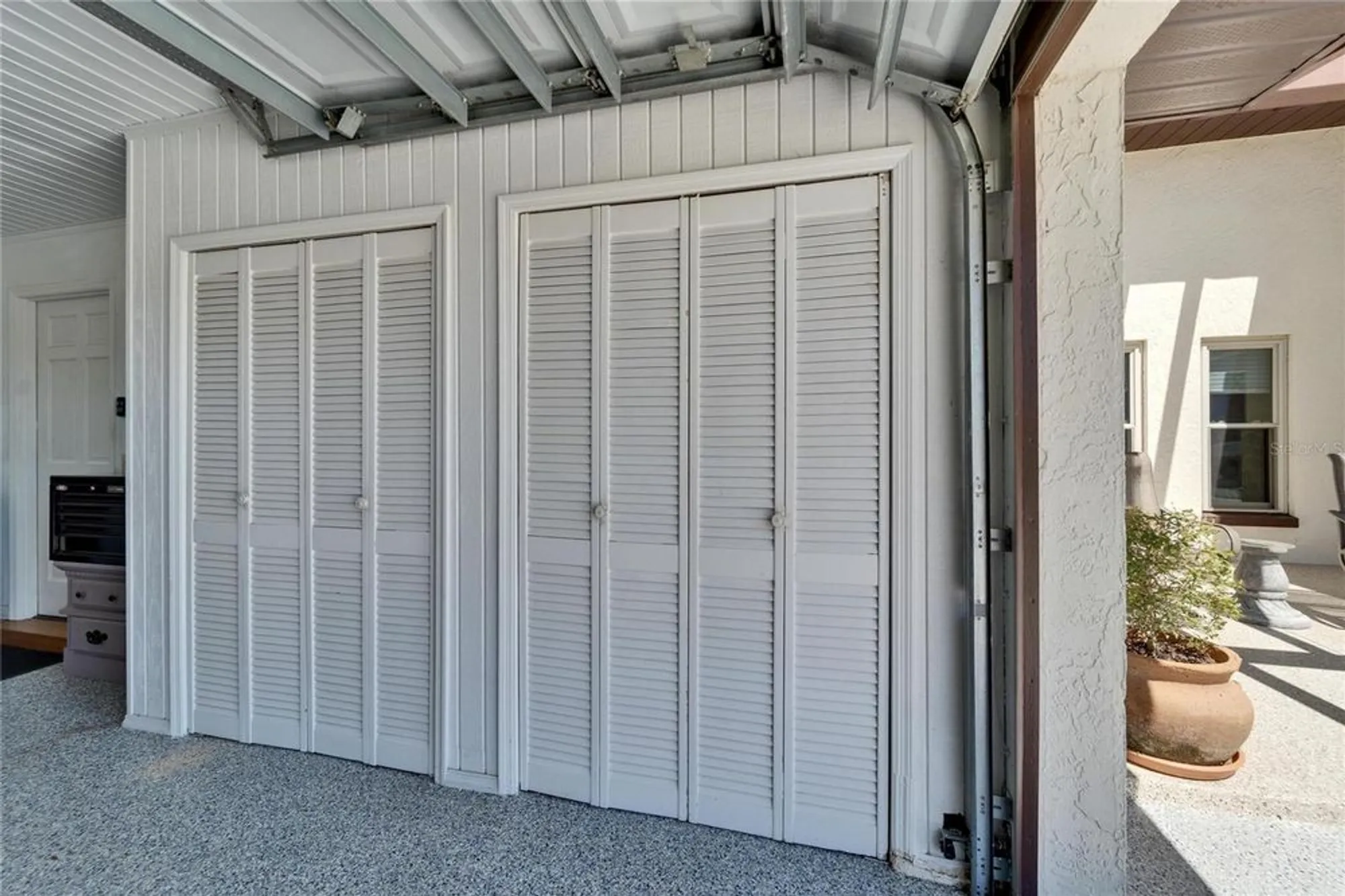 Property Slideshow image 44 of 79 | 2007 east view dr, Sun City Center, FL, 33573