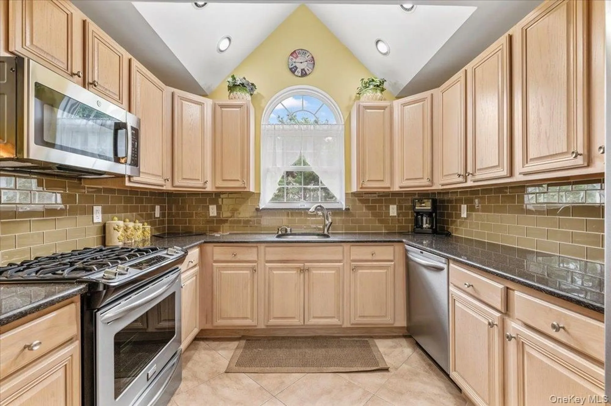 Property Slideshow image 7 of 27 | 108 joseph ln, Dix Hills, NY, 11746