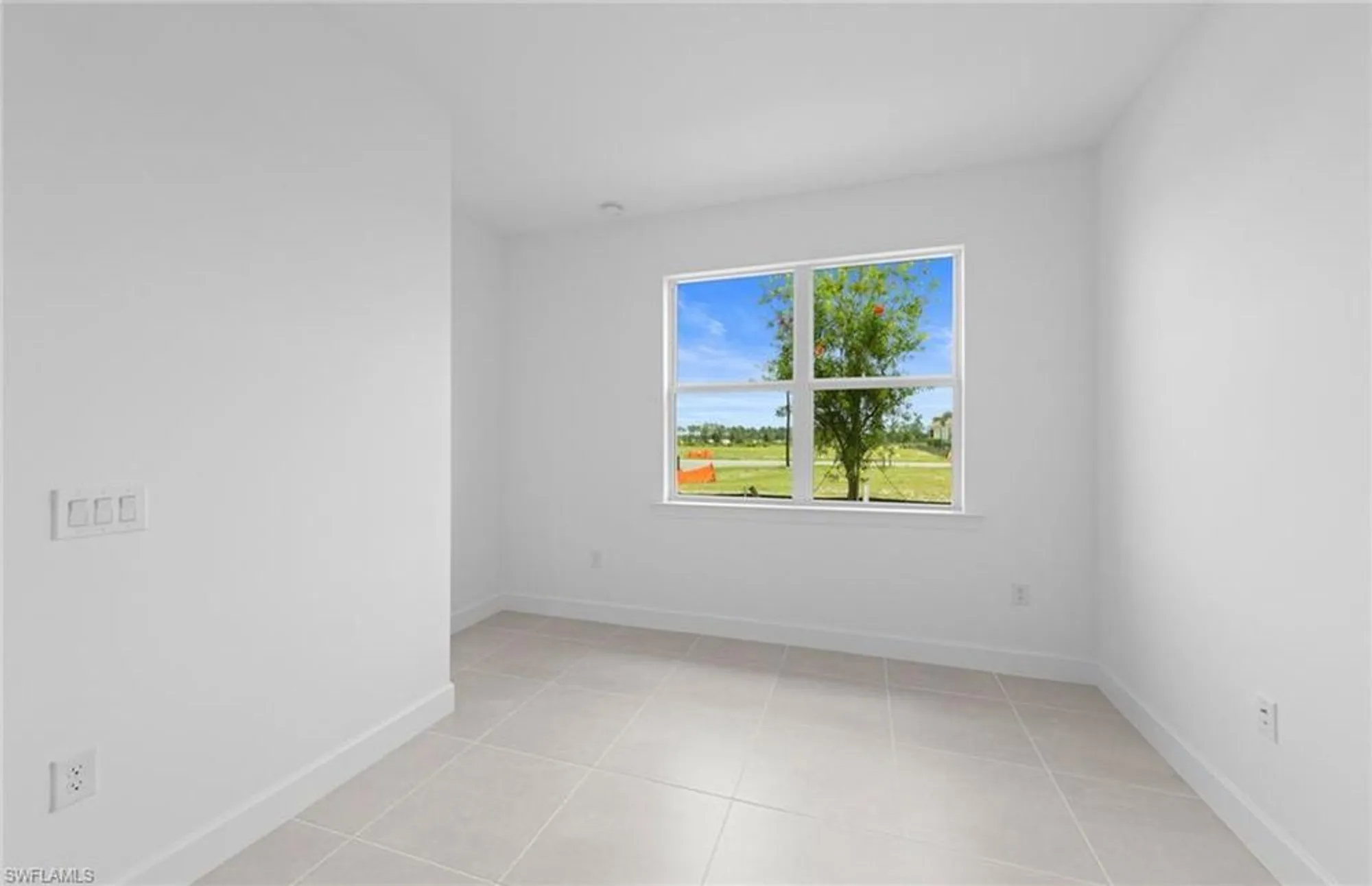 Property Slideshow image 13 of 28 | 12646 pyrite ct, Alva, FL, 33920