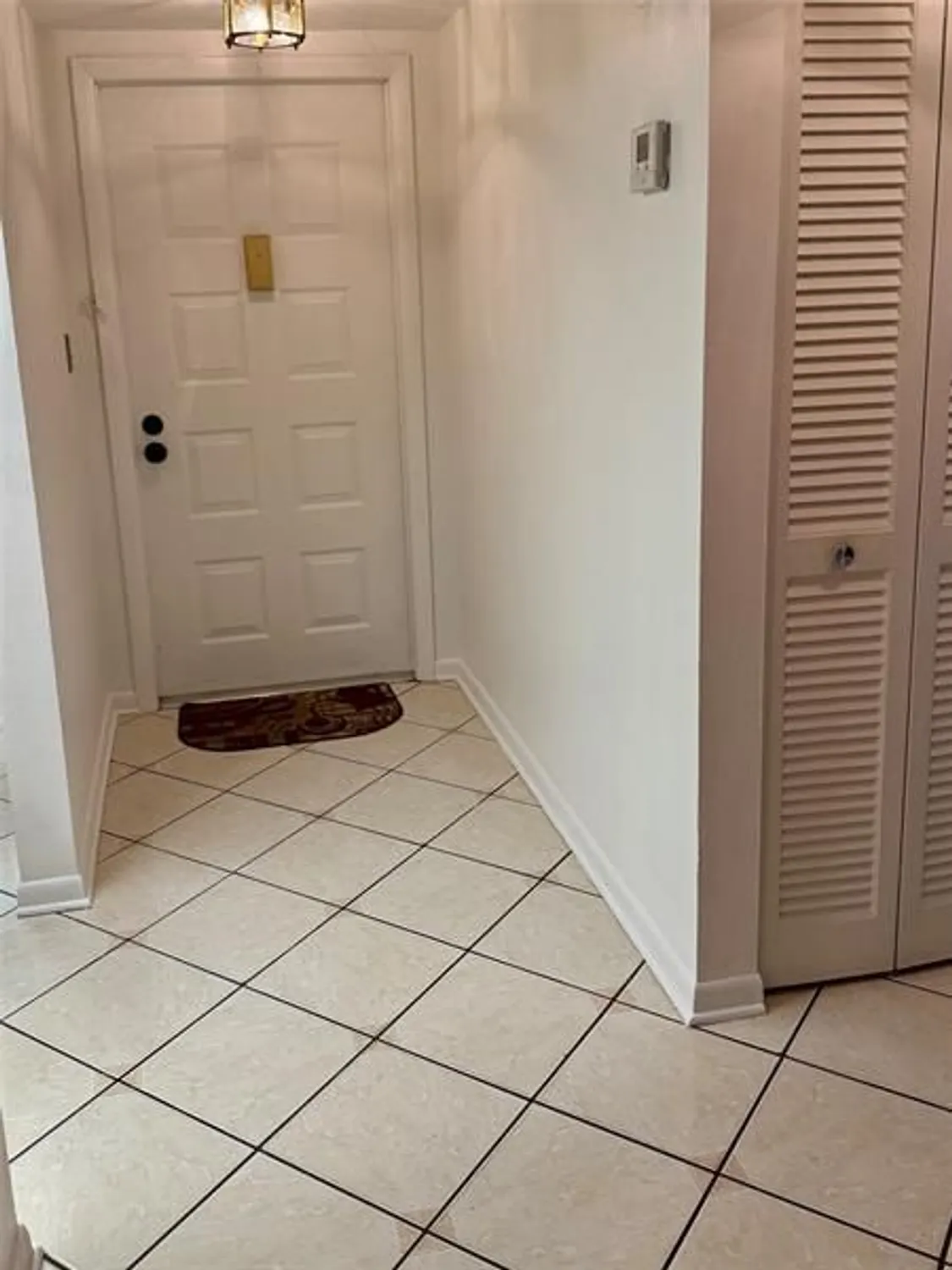 Property Slideshow image 5 of 23 | 900 colony point cir 121, Pembroke Pines, FL, 33026