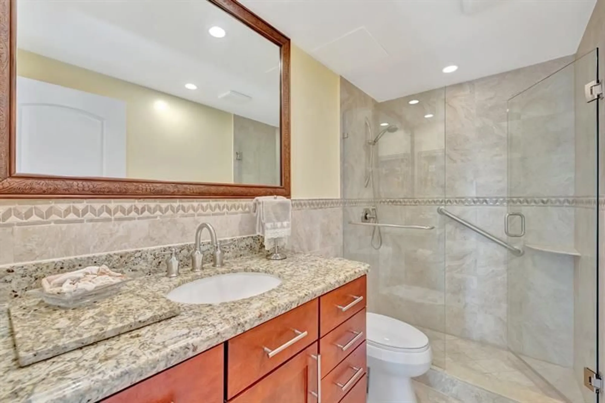 Property Slideshow image 25 of 49 | 3300 ne 36th st 1516, Fort Lauderdale, FL, 33308
