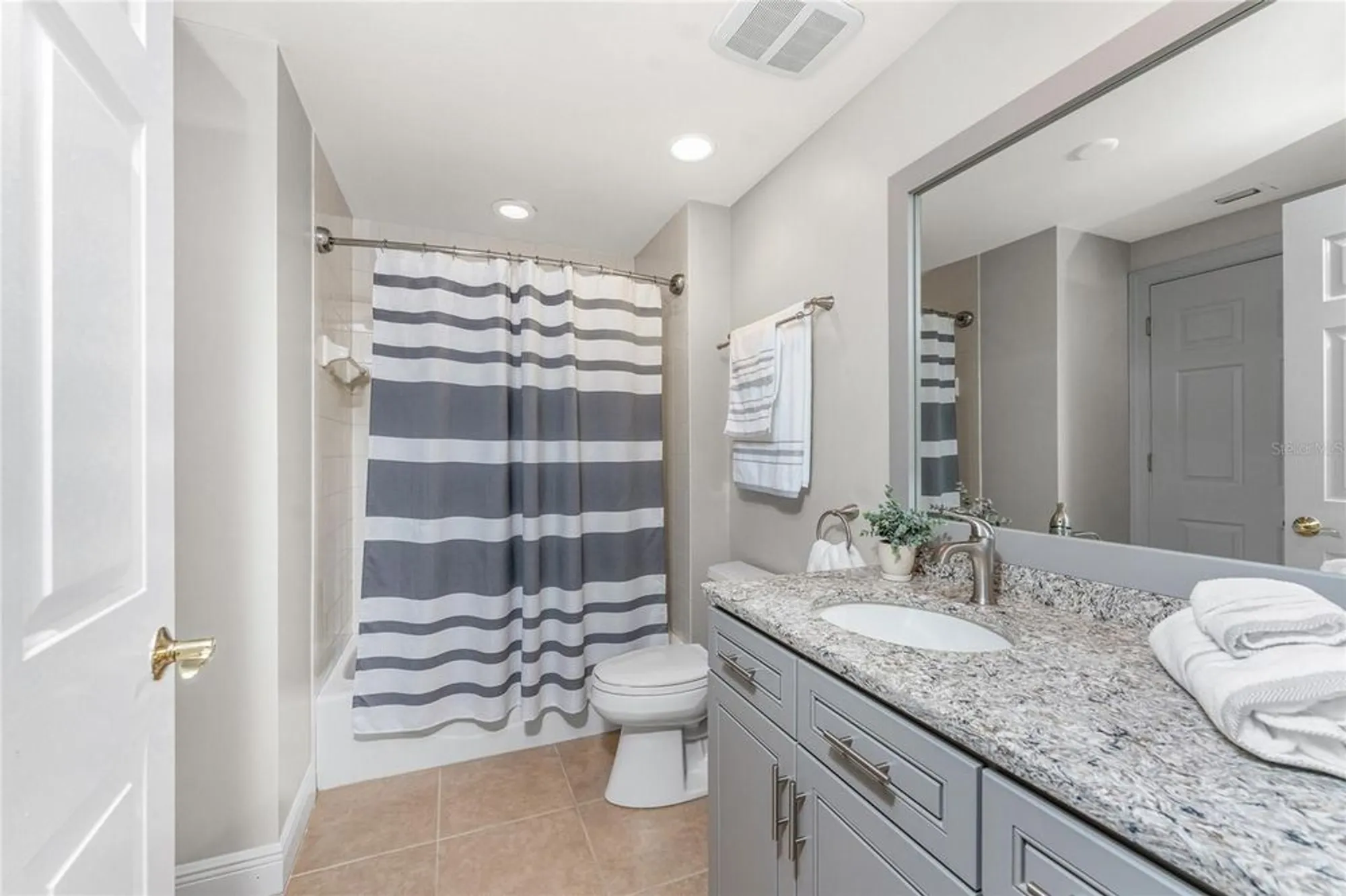 Property Slideshow image 34 of 48 | 3313 sunset key cir 107, Punta Gorda, FL, 33955