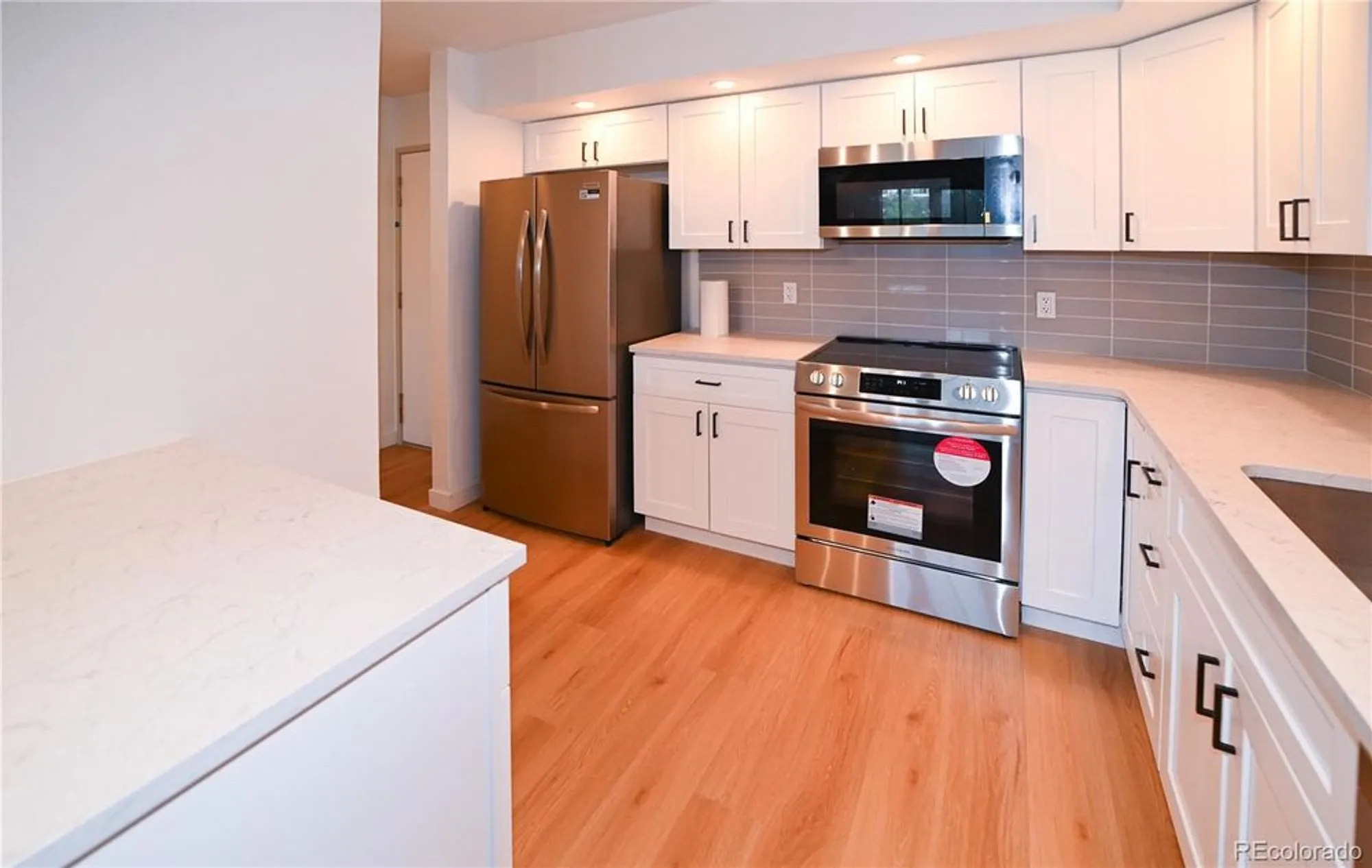 Property Slideshow image 4 of 30 | 13902 e marina dr 412, Aurora, CO, 80014