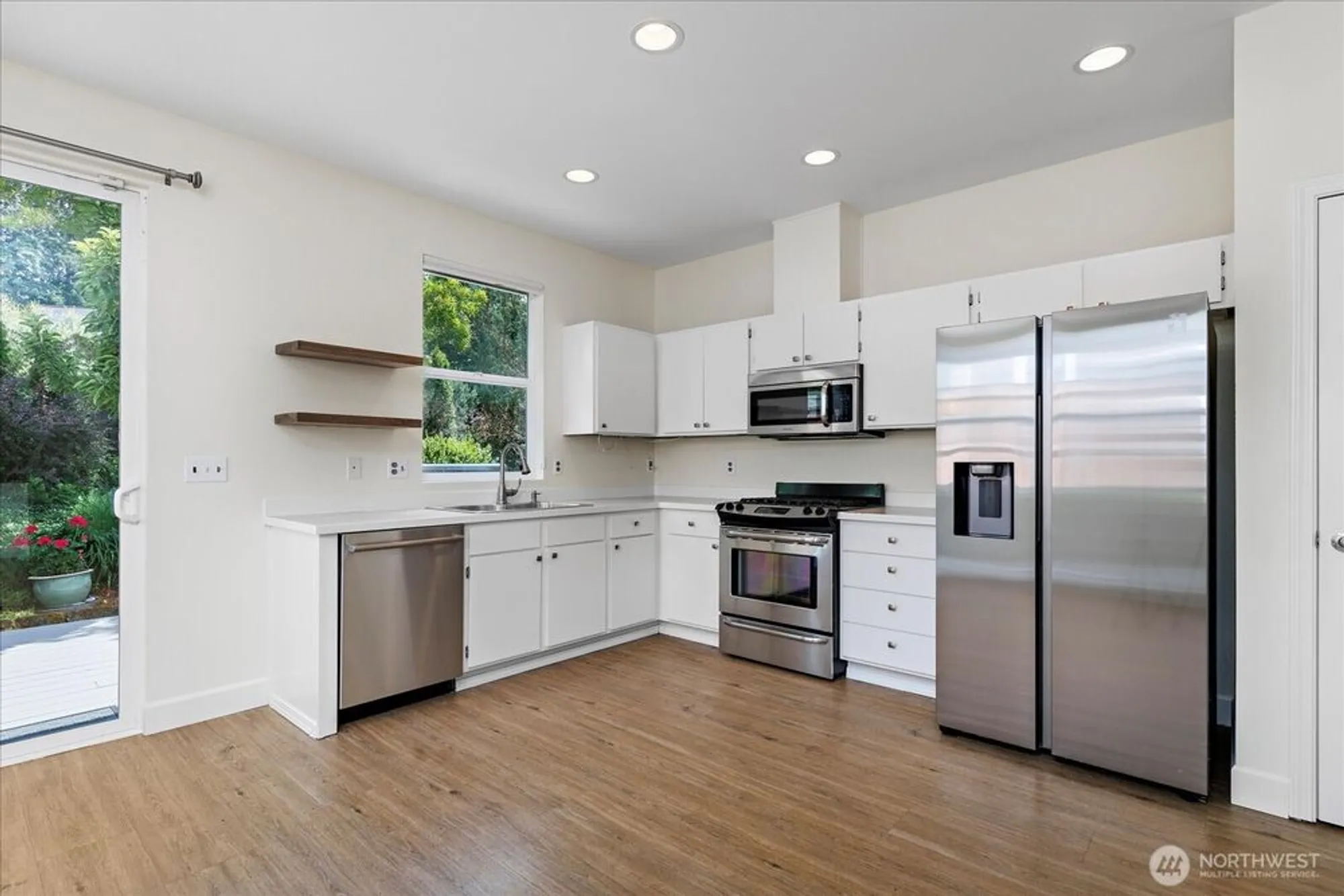 Property Slideshow image 11 of 32 | 13720 231st ln, Redmond, WA, 98053