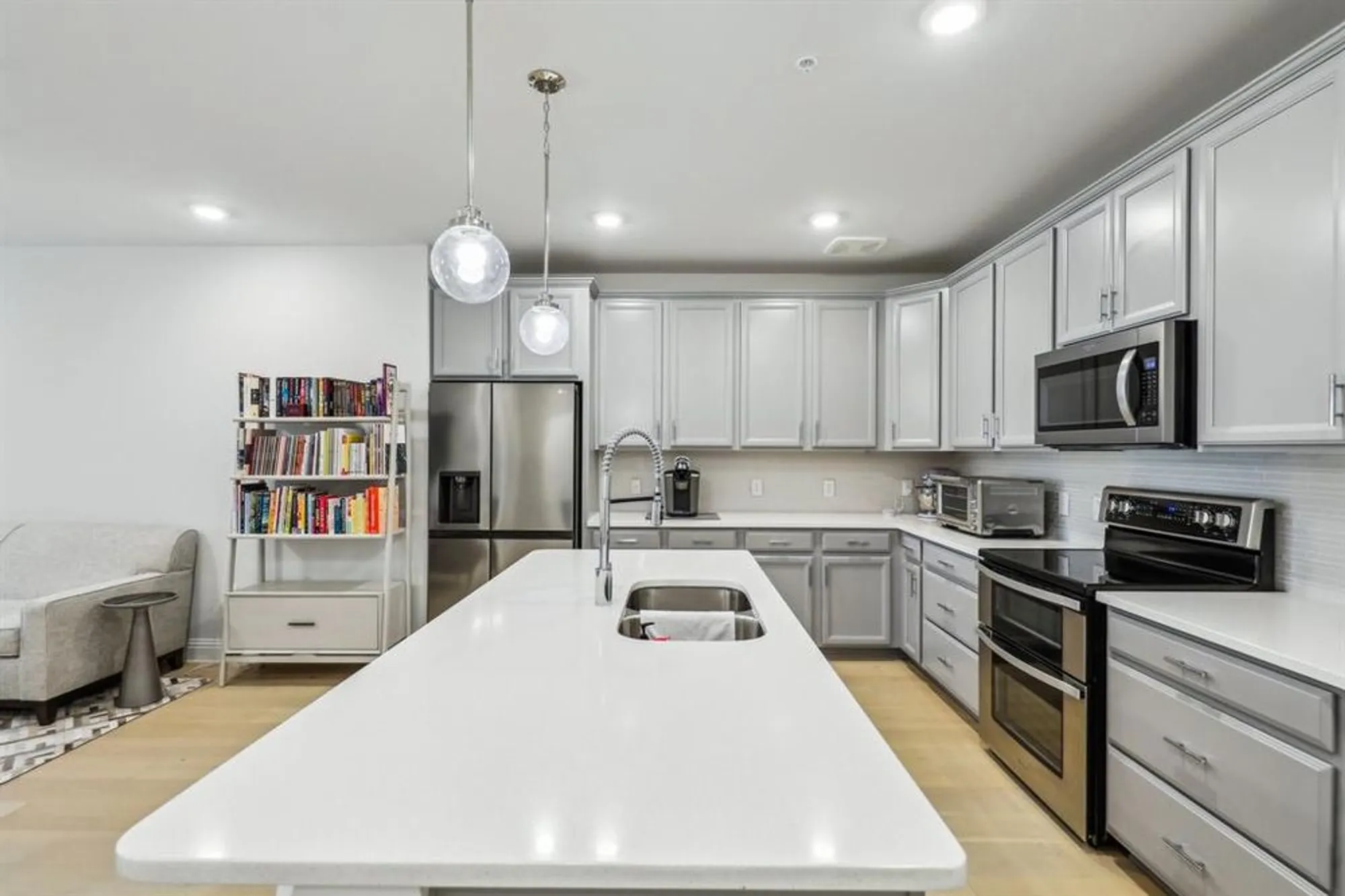 Property Slideshow image 10 of 39 | 1735 wittington pl apt 2305, Dallas, TX, 75234