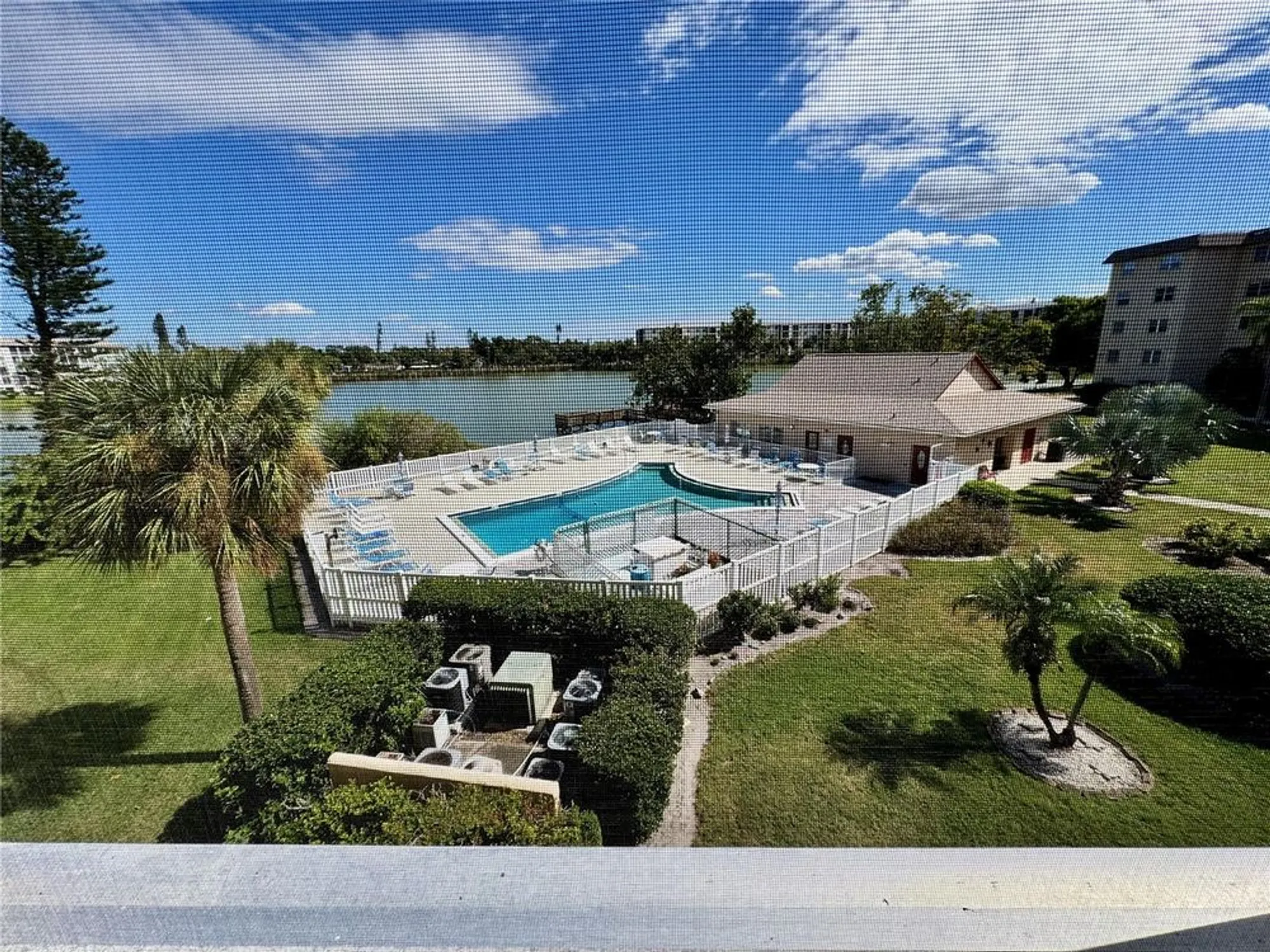 Property Slideshow image 18 of 48 | 3927 lake bayshore dr # f312, Bradenton, FL, 34205