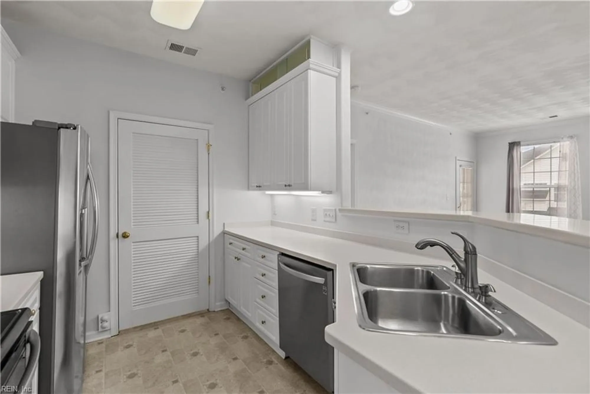 Property Slideshow image 6 of 41 | 3532 winding trail cir, Virginia Beach, VA, 23456