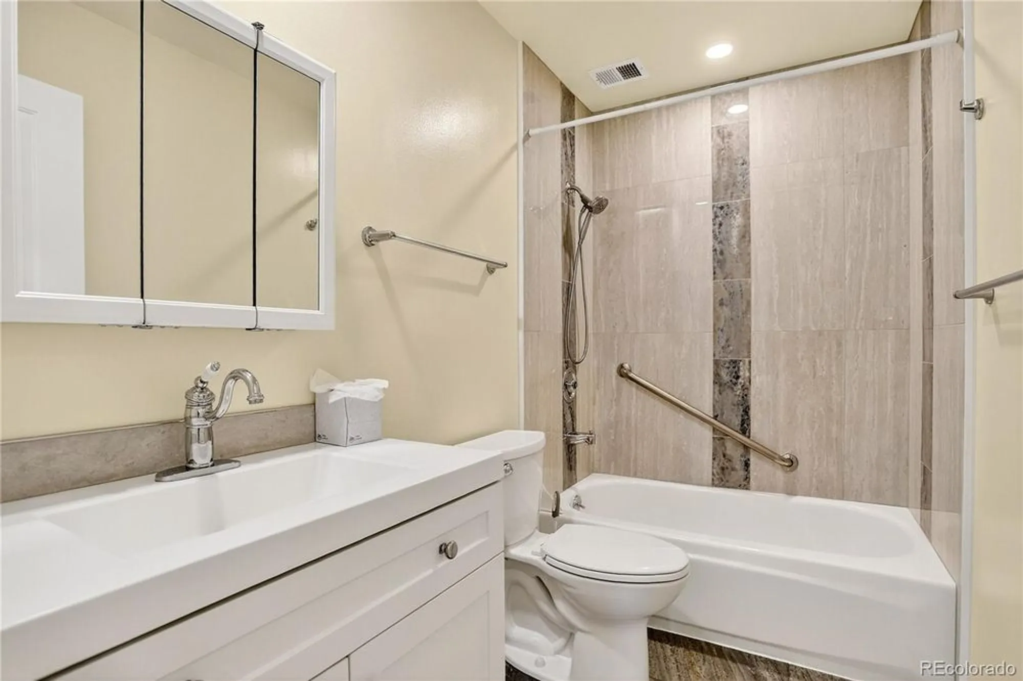 Property Slideshow image 11 of 28 | 3124 s wheeling way 404, Aurora, CO, 80014