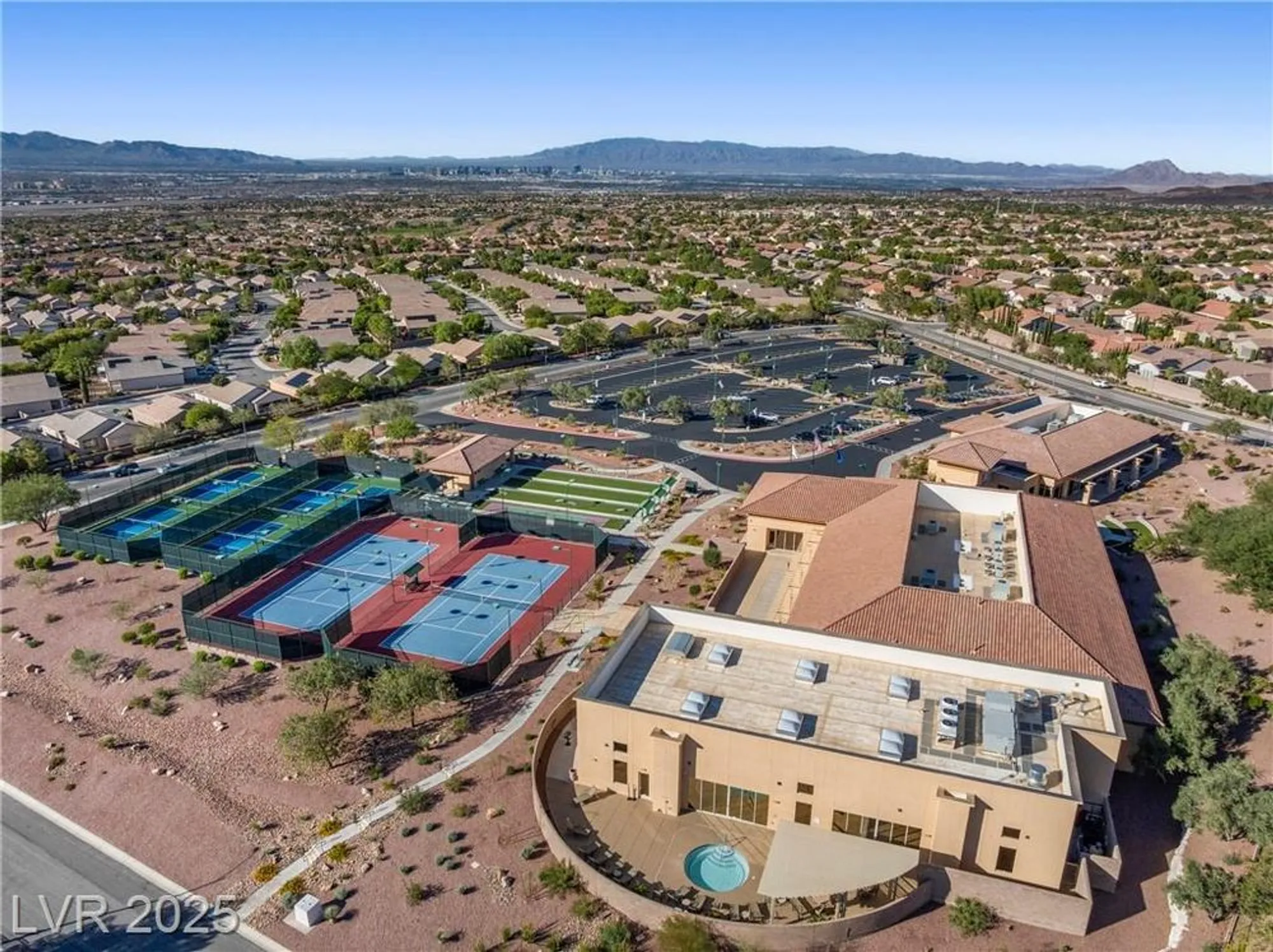 Property Slideshow image 38 of 44 | 2544 solera sky dr, Henderson, NV, 89044