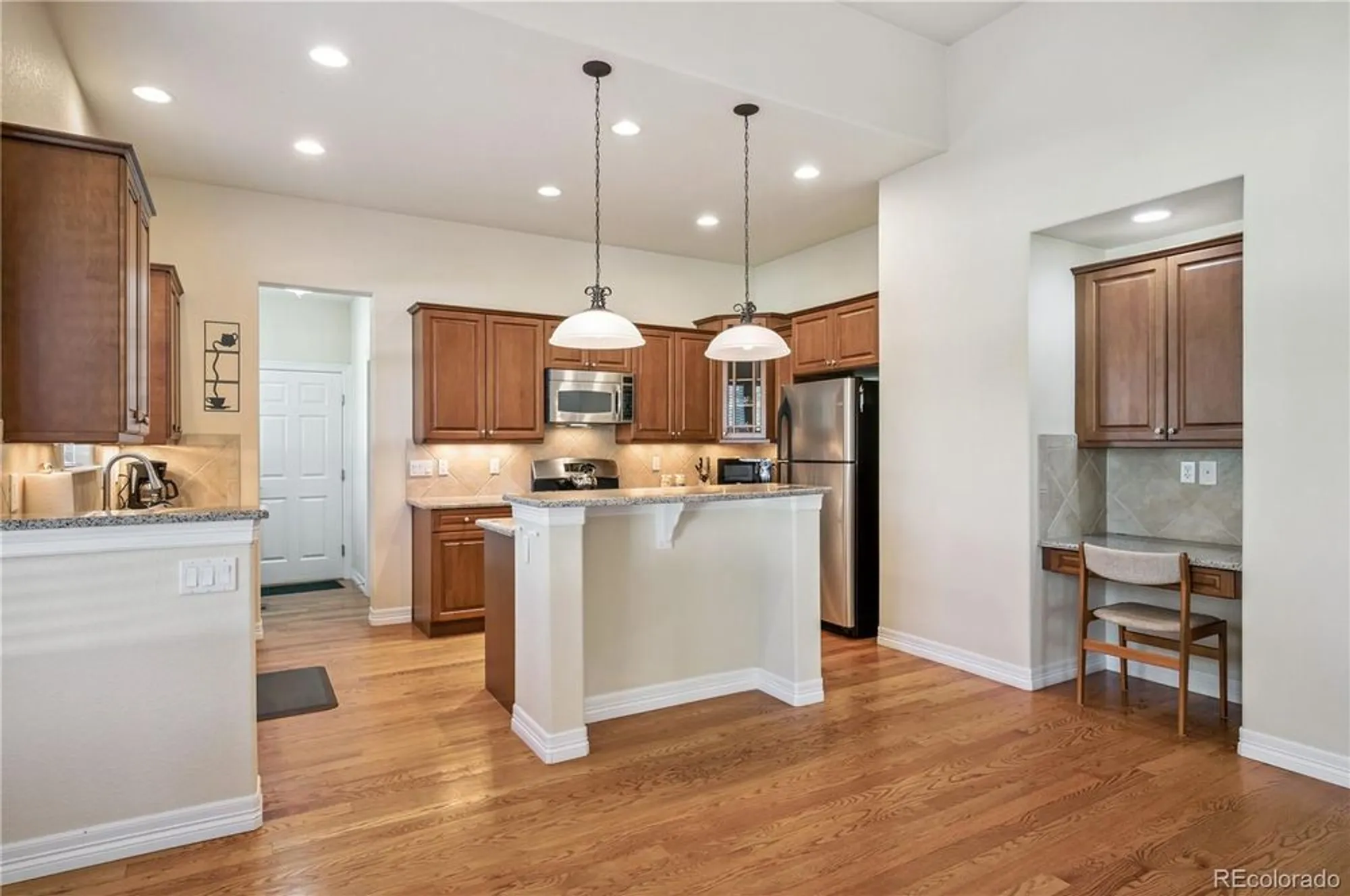 Property Slideshow image 11 of 50 | 8588 w quarles pl, Littleton, CO, 80128