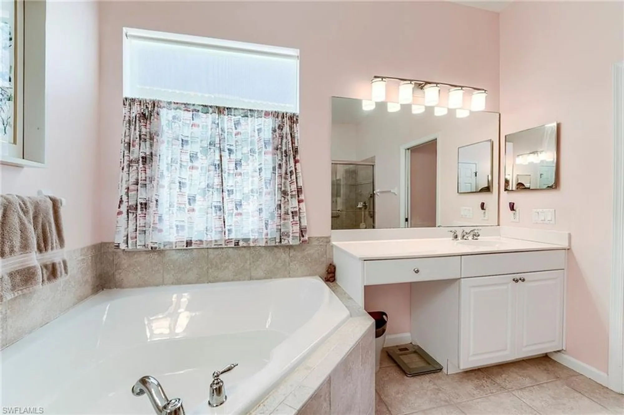 Property Slideshow image 32 of 49 | 3806 lakeview isle ct, Fort Myers, FL, 33905