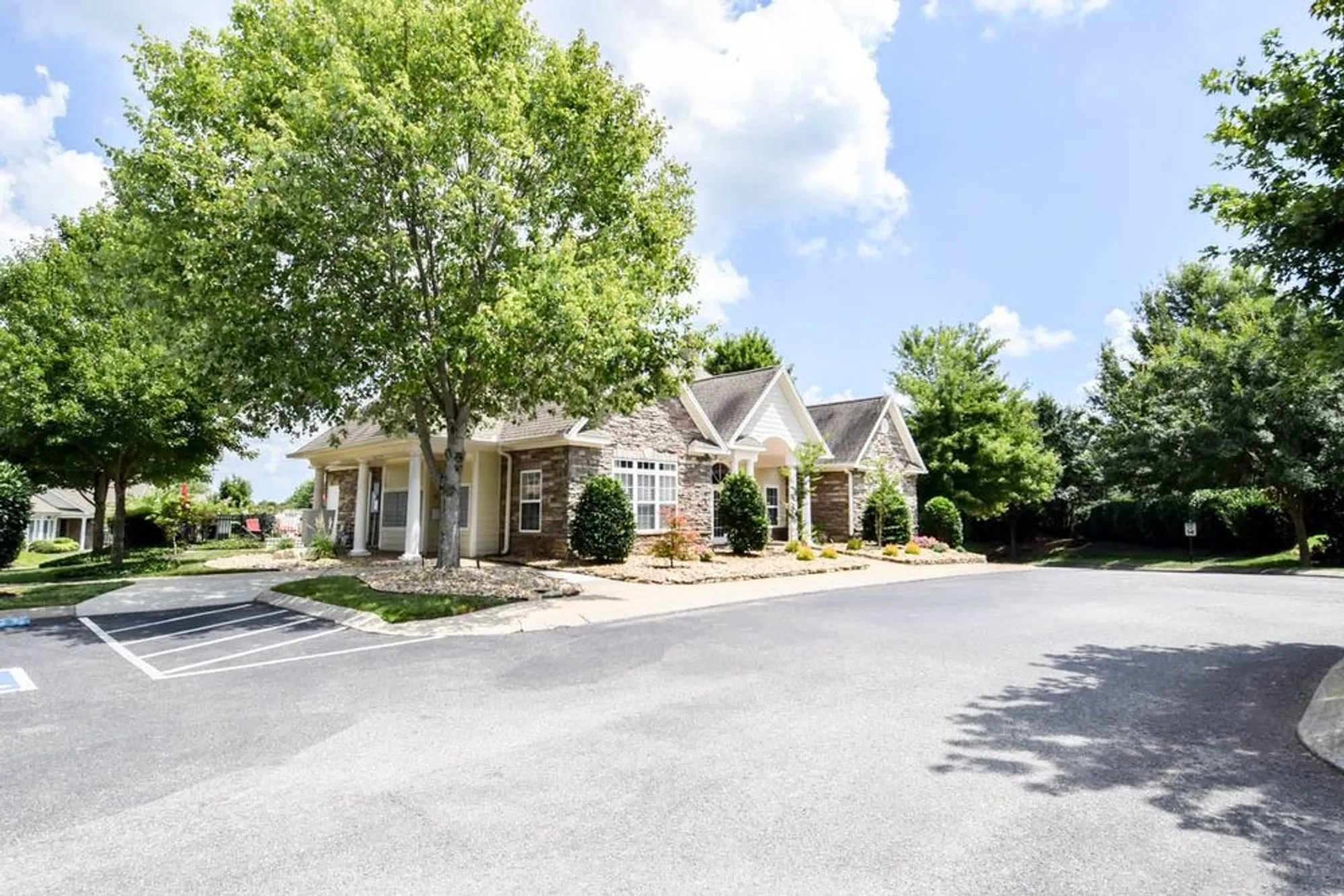 Property Slideshow image 8 of 55 | 825 browns ln, Gallatin, TN, 37066