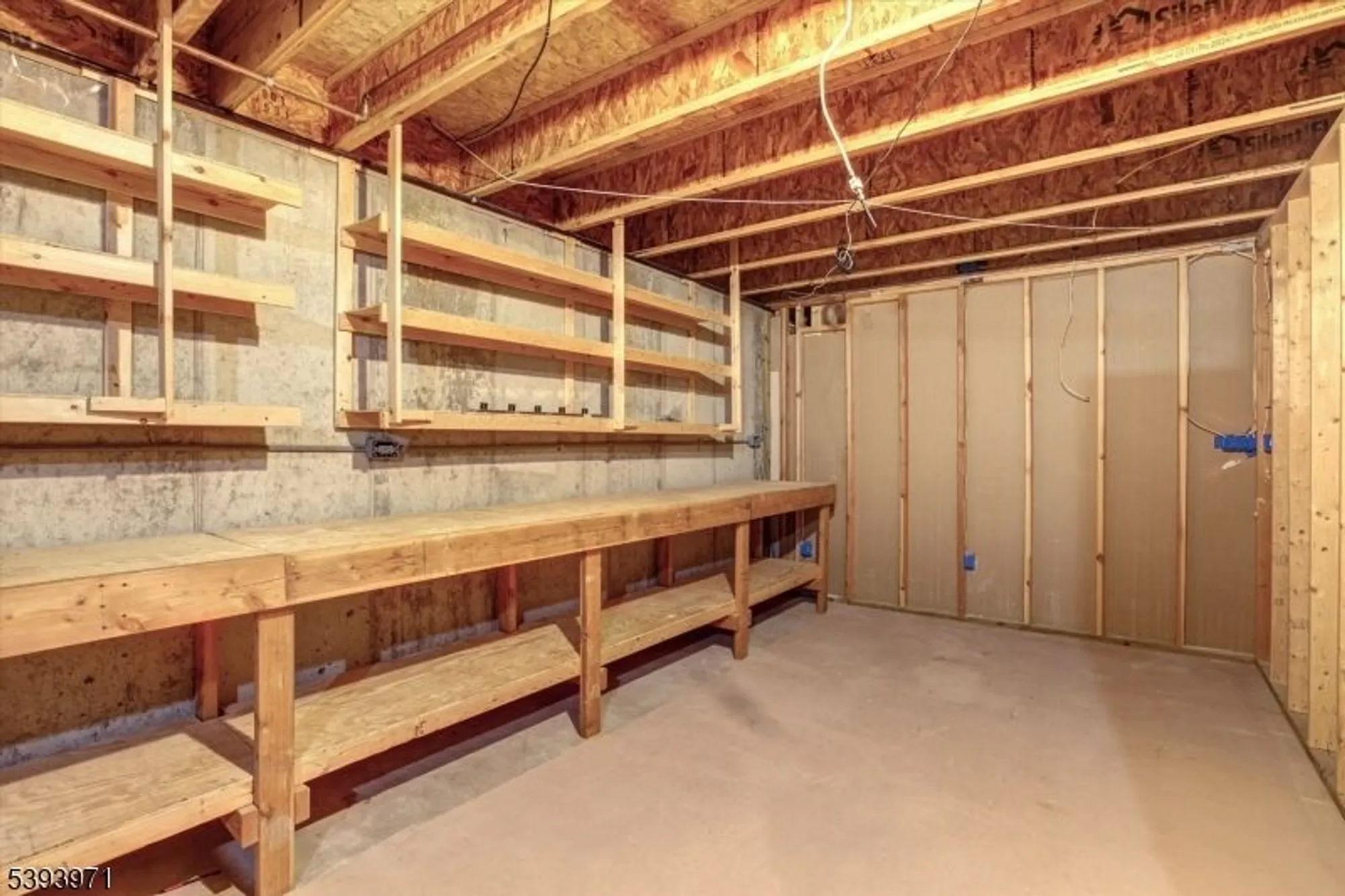 Property Slideshow image 24 of 29 | 13 fernwood ct, Whitehouse Station, NJ, 08889