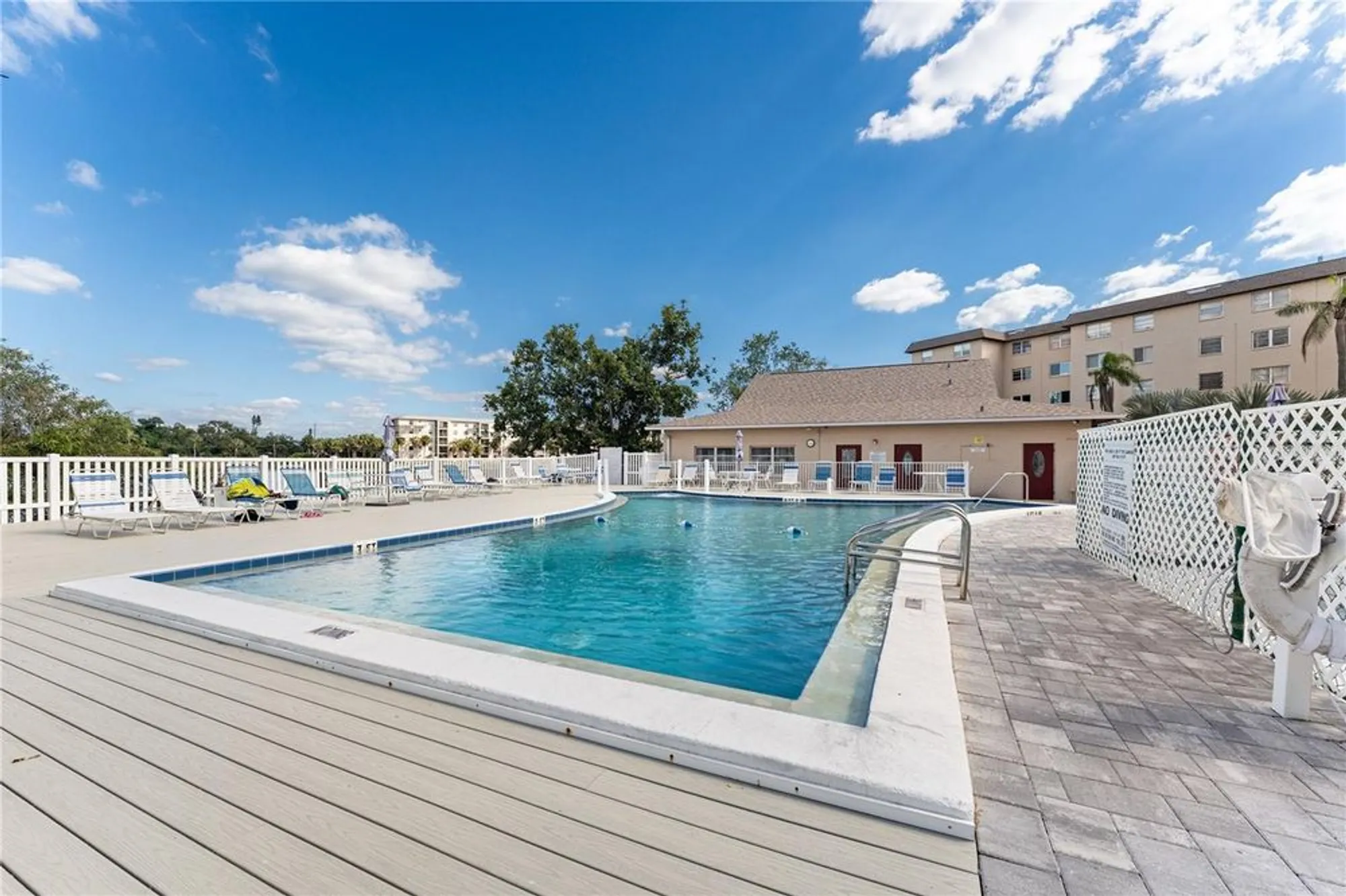 Property Slideshow image 22 of 28 | 3915 lake bayshore dr, Bradenton, FL, 34205