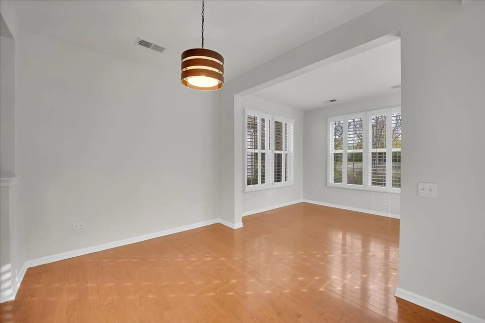 Property Slideshow image 12 of 32 | 14525 tawny ln, Huntley, IL, 60142