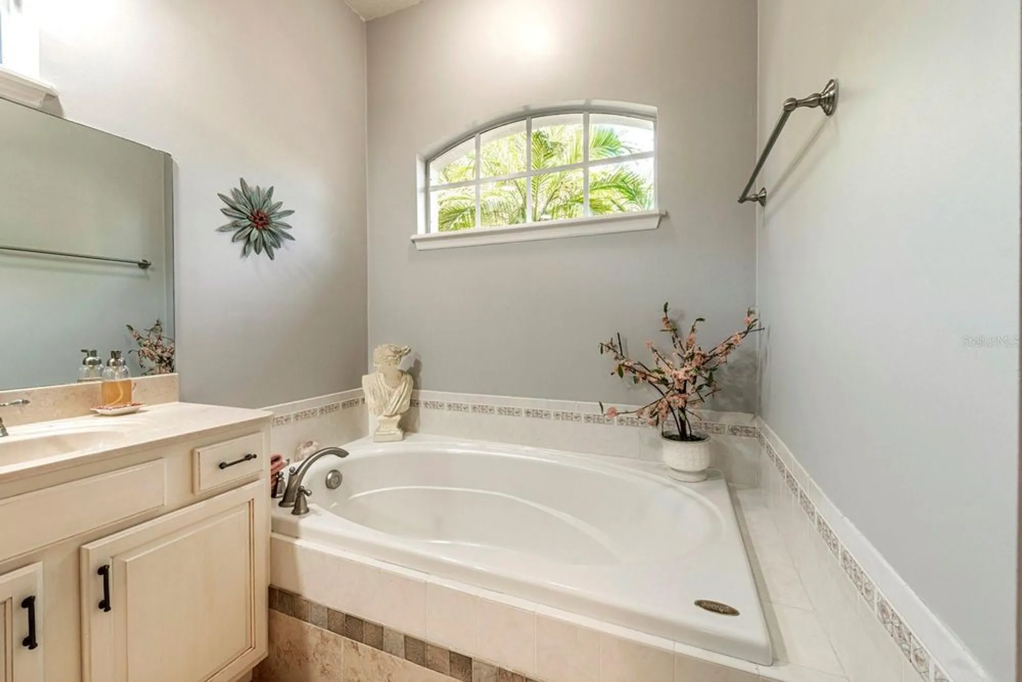Property Slideshow image 33 of 64 | 5061 greenbriar trl, Mount Dora, FL, 32757