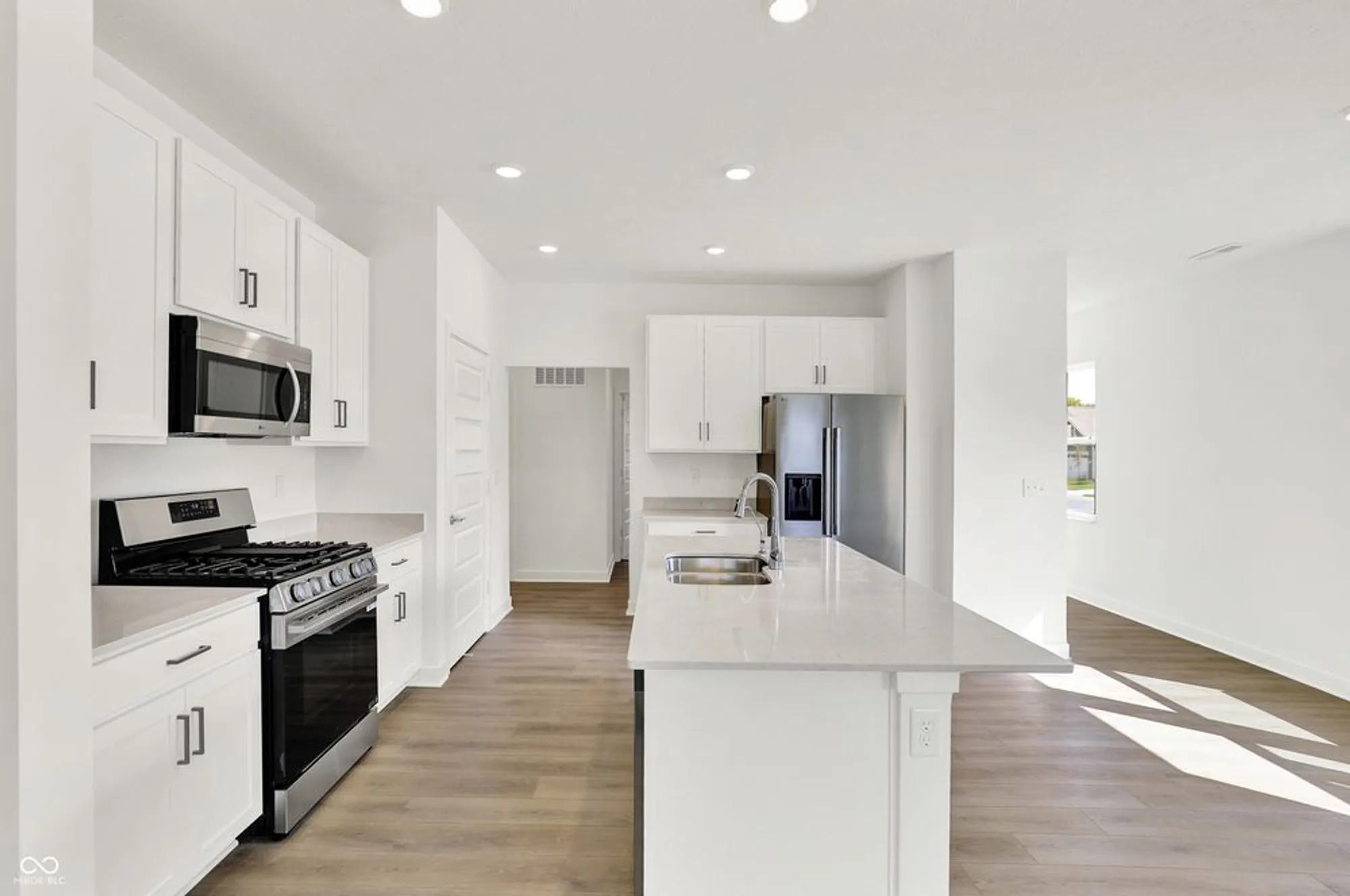 Property Slideshow image 12 of 44 | 5363 foxley park ln, Avon, IN, 46123