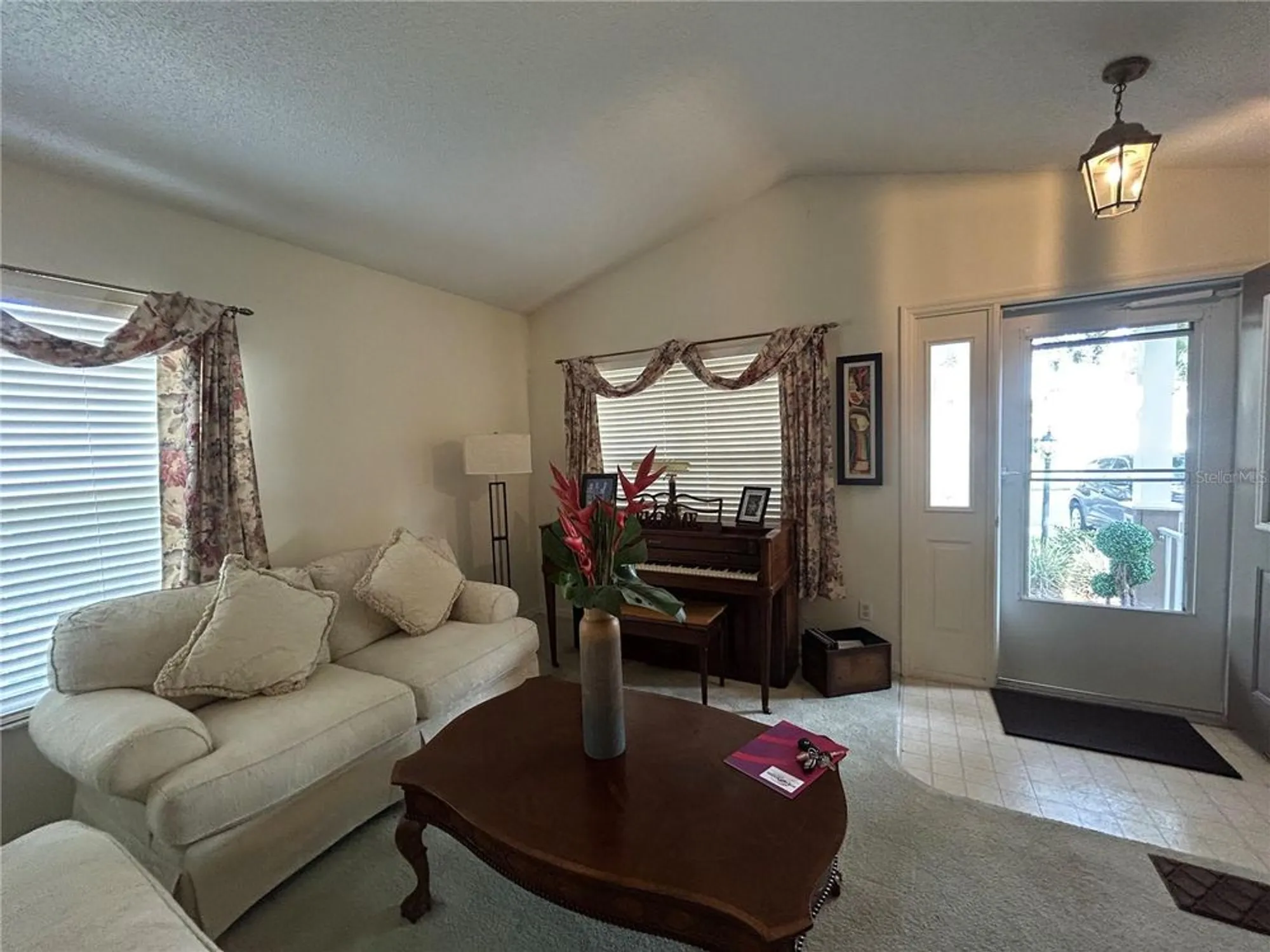 Property Slideshow image 4 of 28 | 25119 cranes roost cir, Leesburg, FL, 34748
