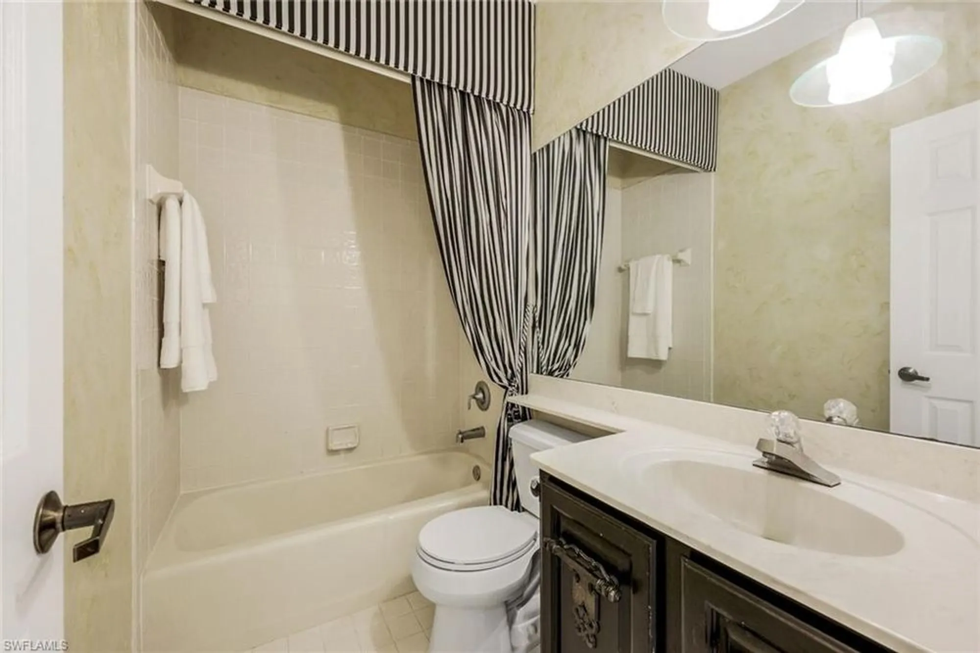 Property Slideshow image 16 of 29 | 27181 kindlewood ln, Bonita Springs, FL, 34134