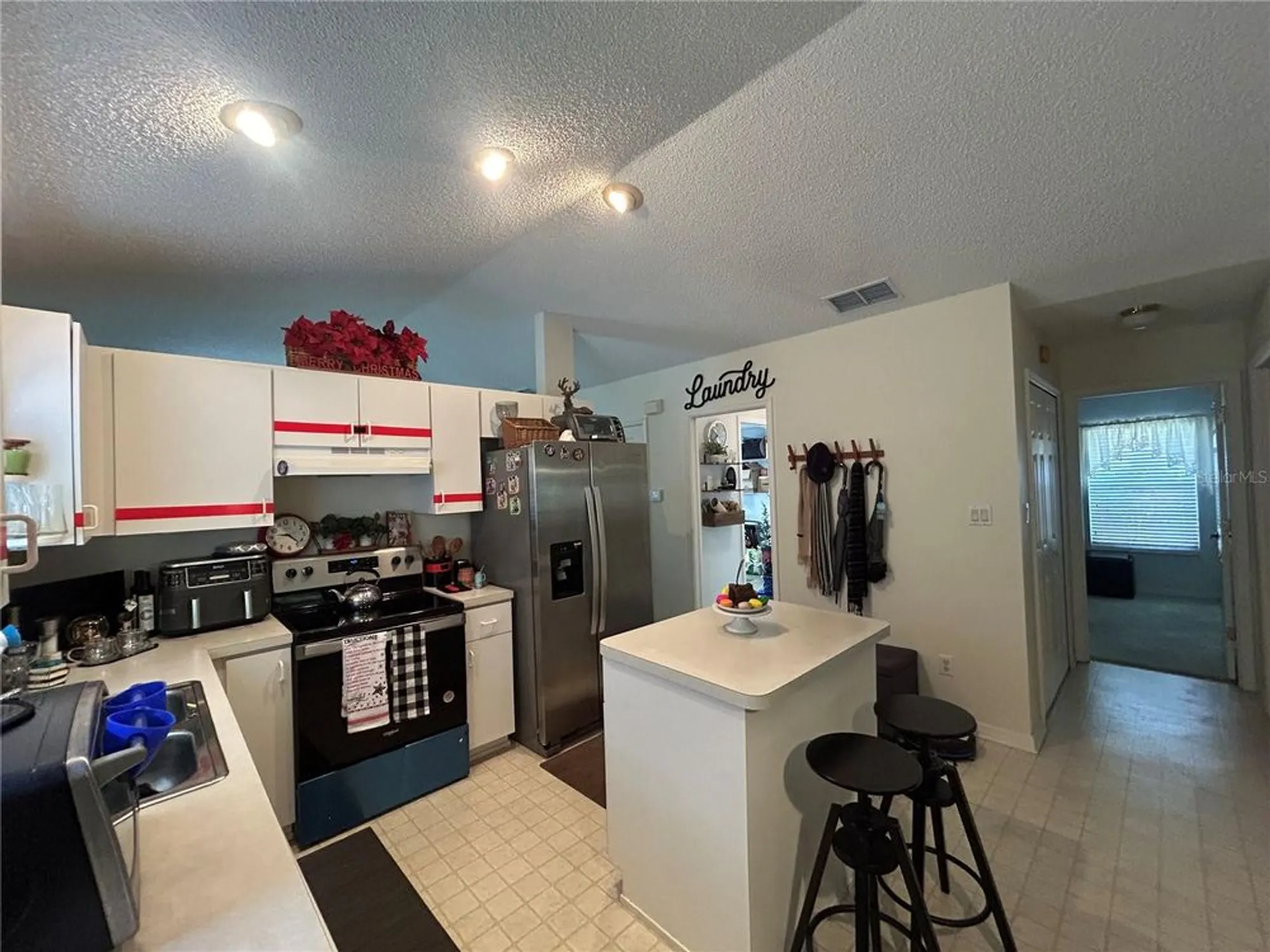 Property Slideshow image 6 of 28 | 25119 cranes roost cir, Leesburg, FL, 34748