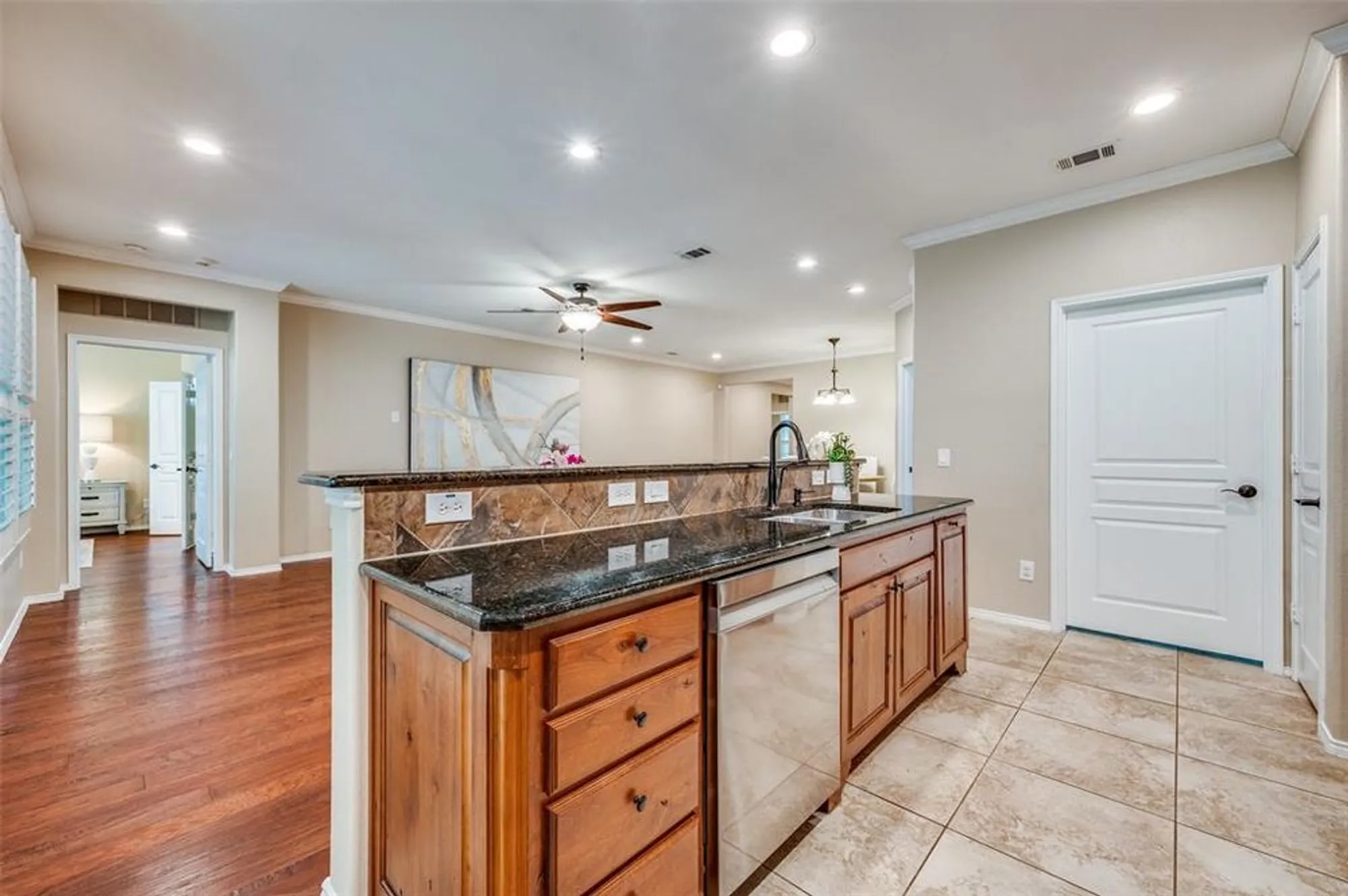 Property Slideshow image 13 of 26 | 1698 overwood dr, Frisco, TX, 75036