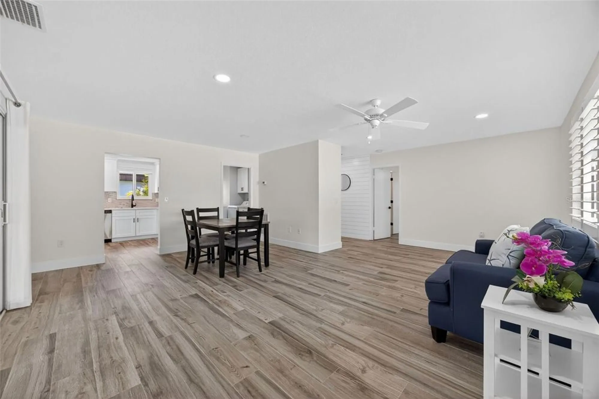 Property Slideshow image 8 of 34 | 2733 riverbluff pl v57, Sarasota, FL, 34231