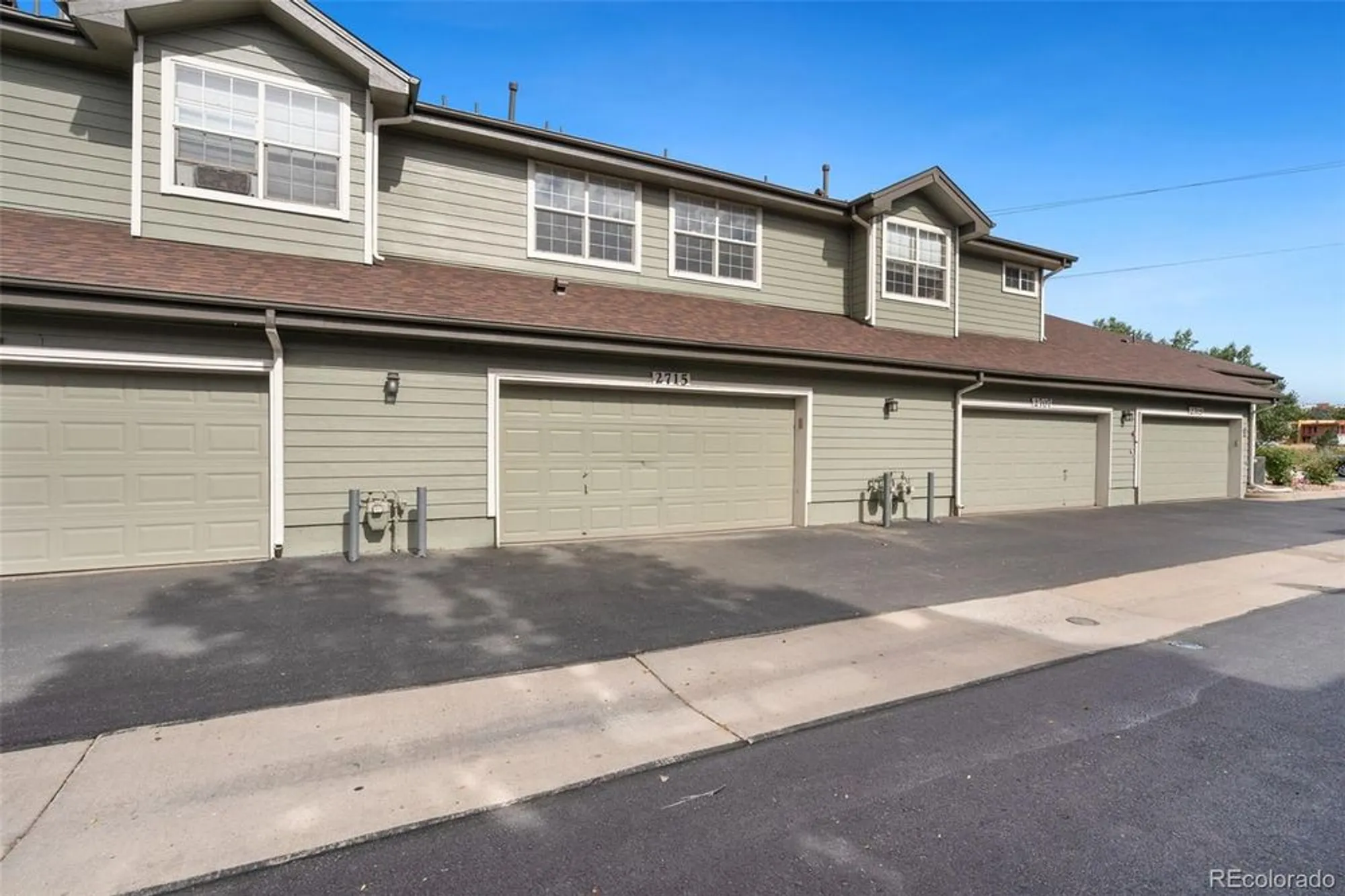 Property Slideshow image 37 of 41 | 2715 w greens dr, Littleton, CO, 80123