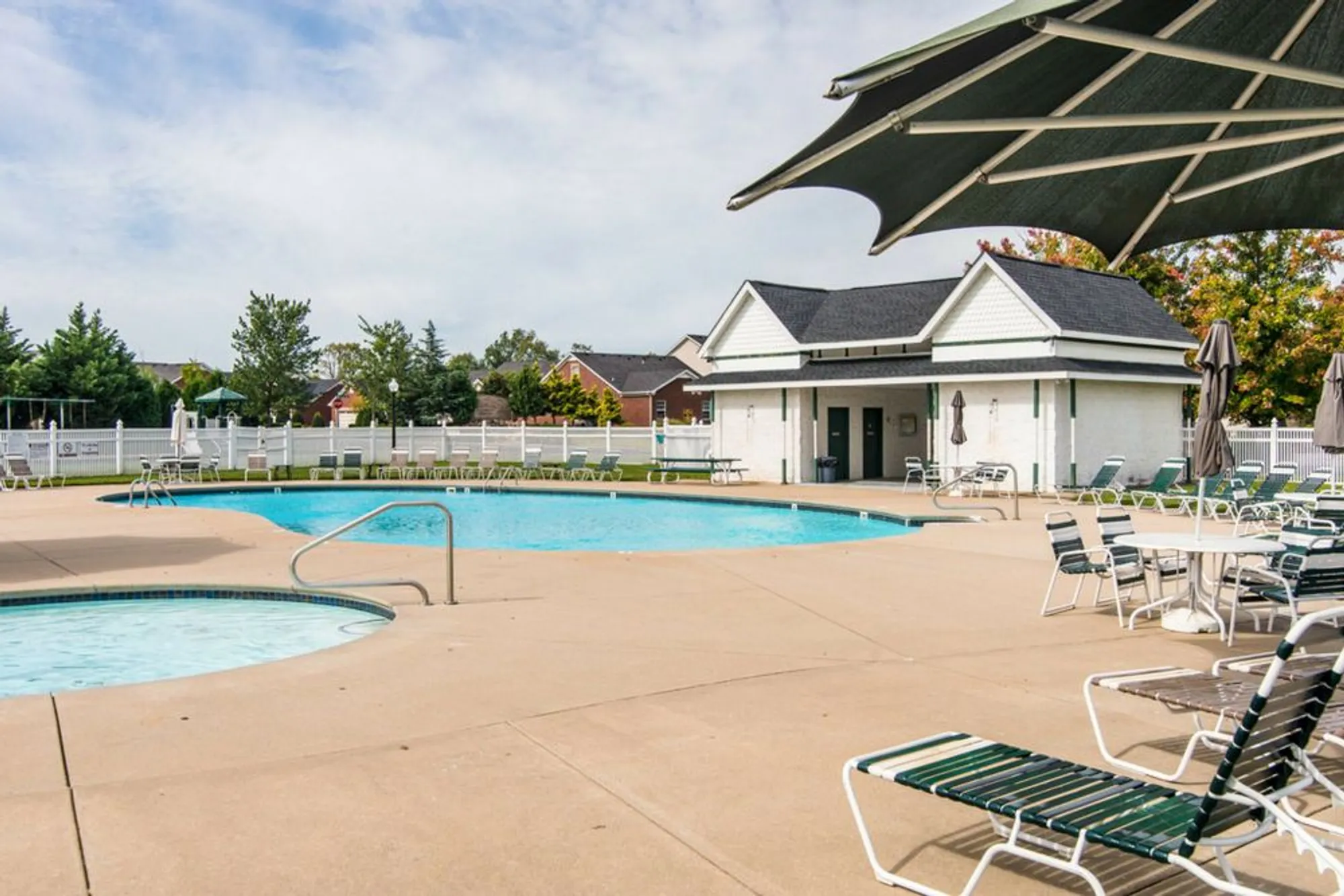 Property Slideshow image 30 of 36 | 327 forest glen cir, Murfreesboro, TN, 37128