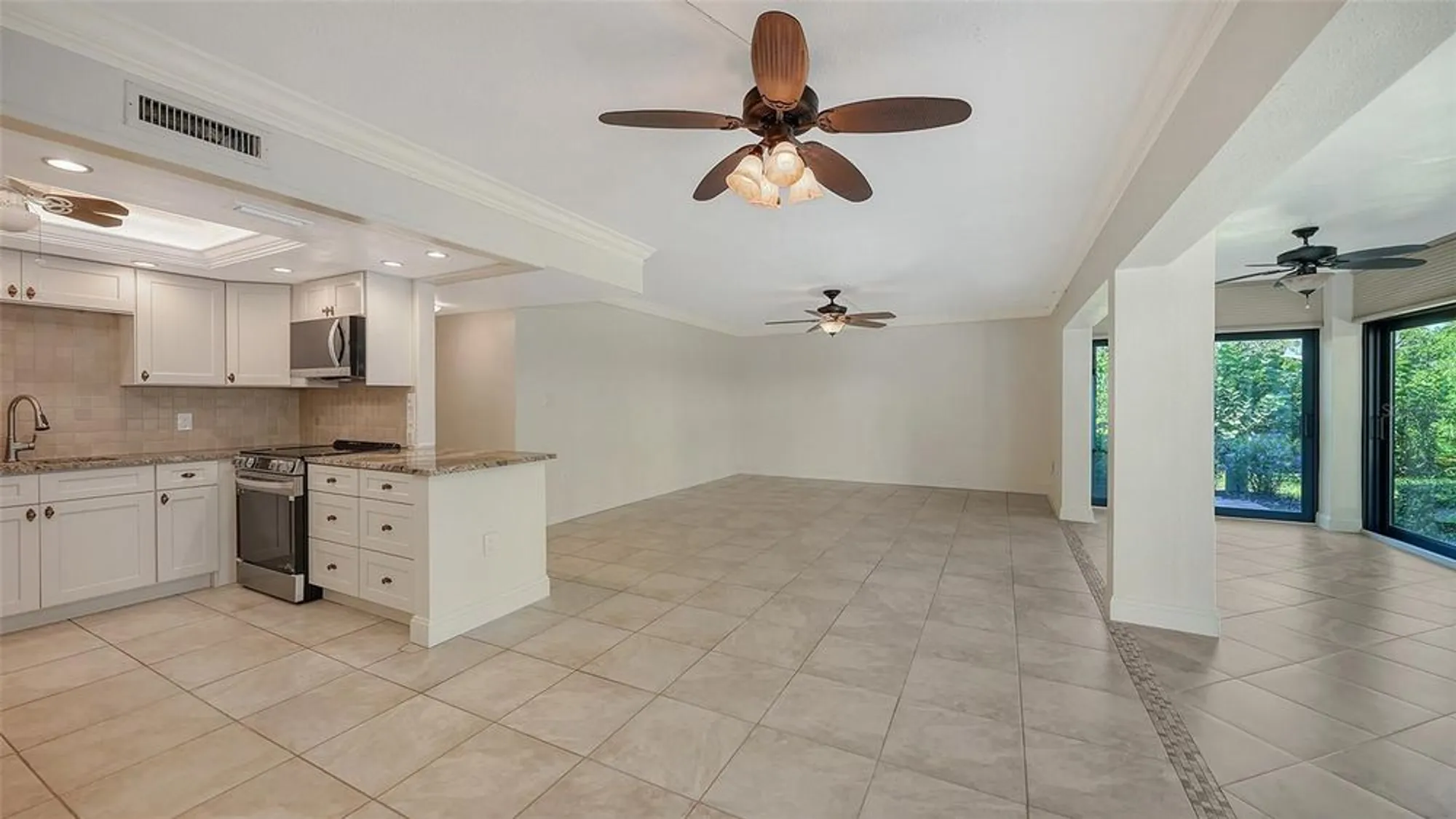 Property Slideshow image 40 of 91 | 225 hourglass way apt 103, Sarasota, FL, 34242