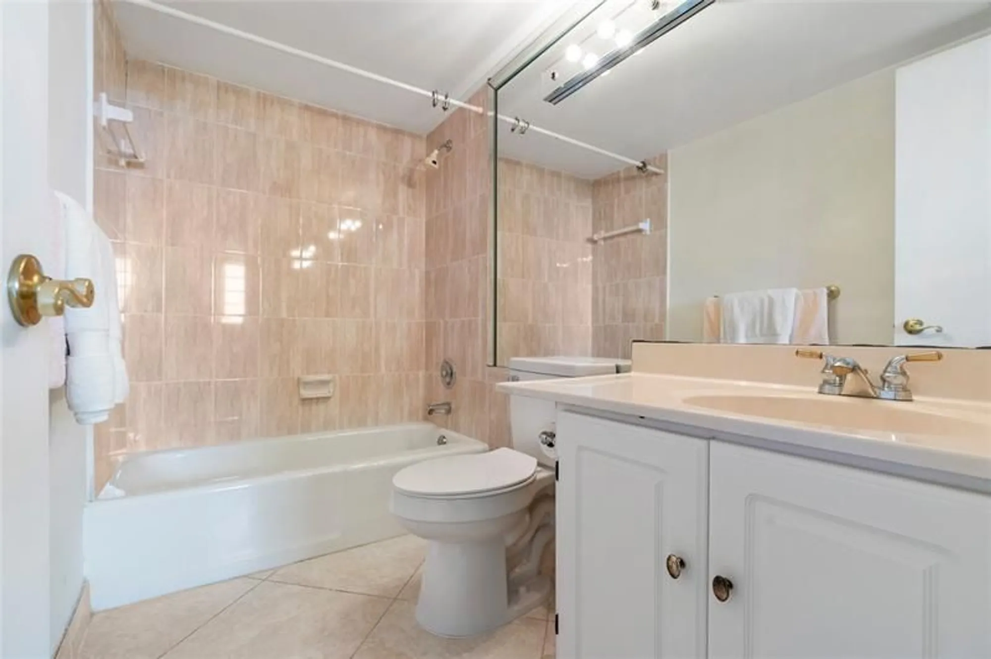 Property Slideshow image 11 of 35 | 2731 ne 14th street cswy 637, Pompano Beach, FL, 33062