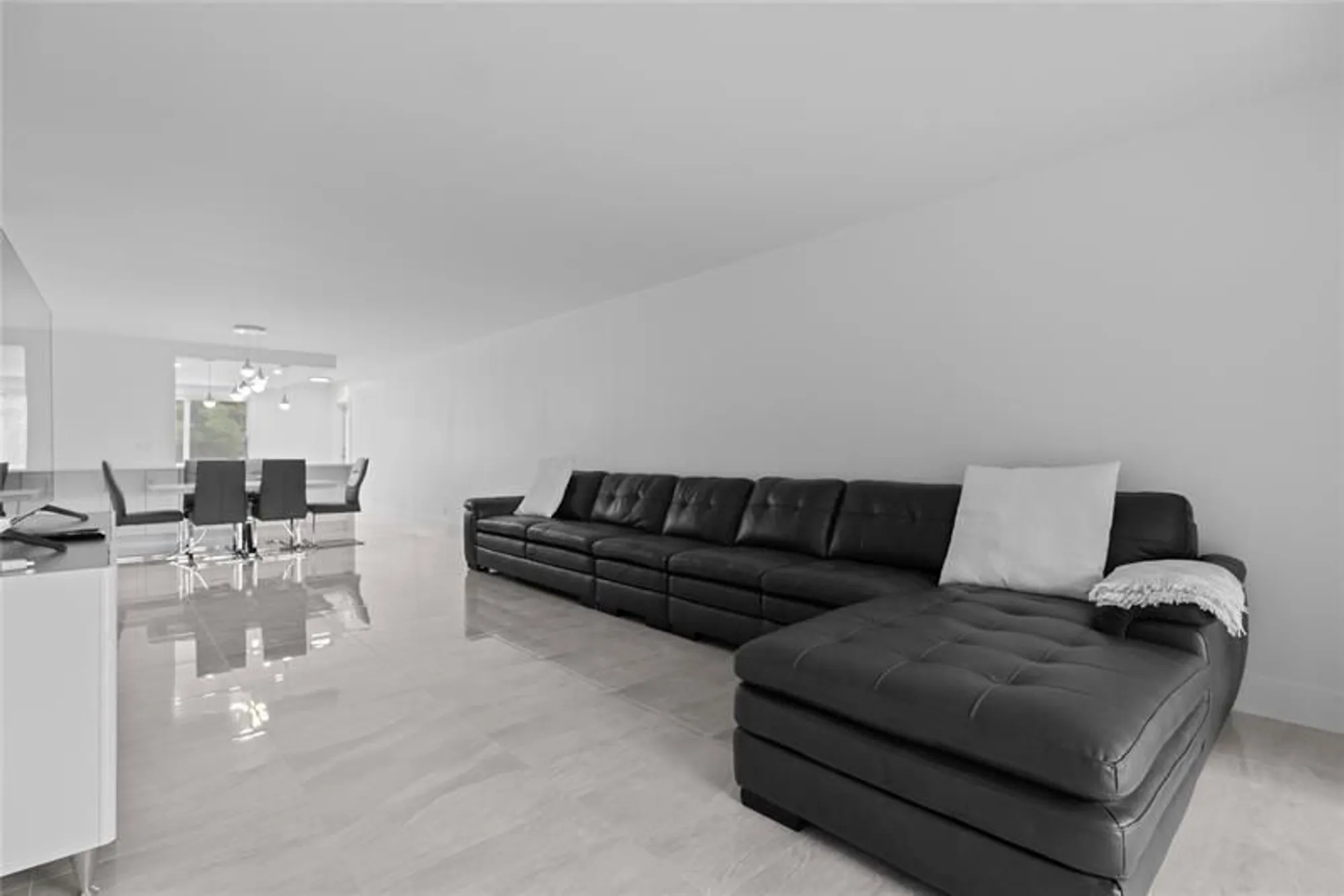 Property Slideshow image 4 of 15 | 4301 martinique cir m2, Coconut Creek, FL, 33066