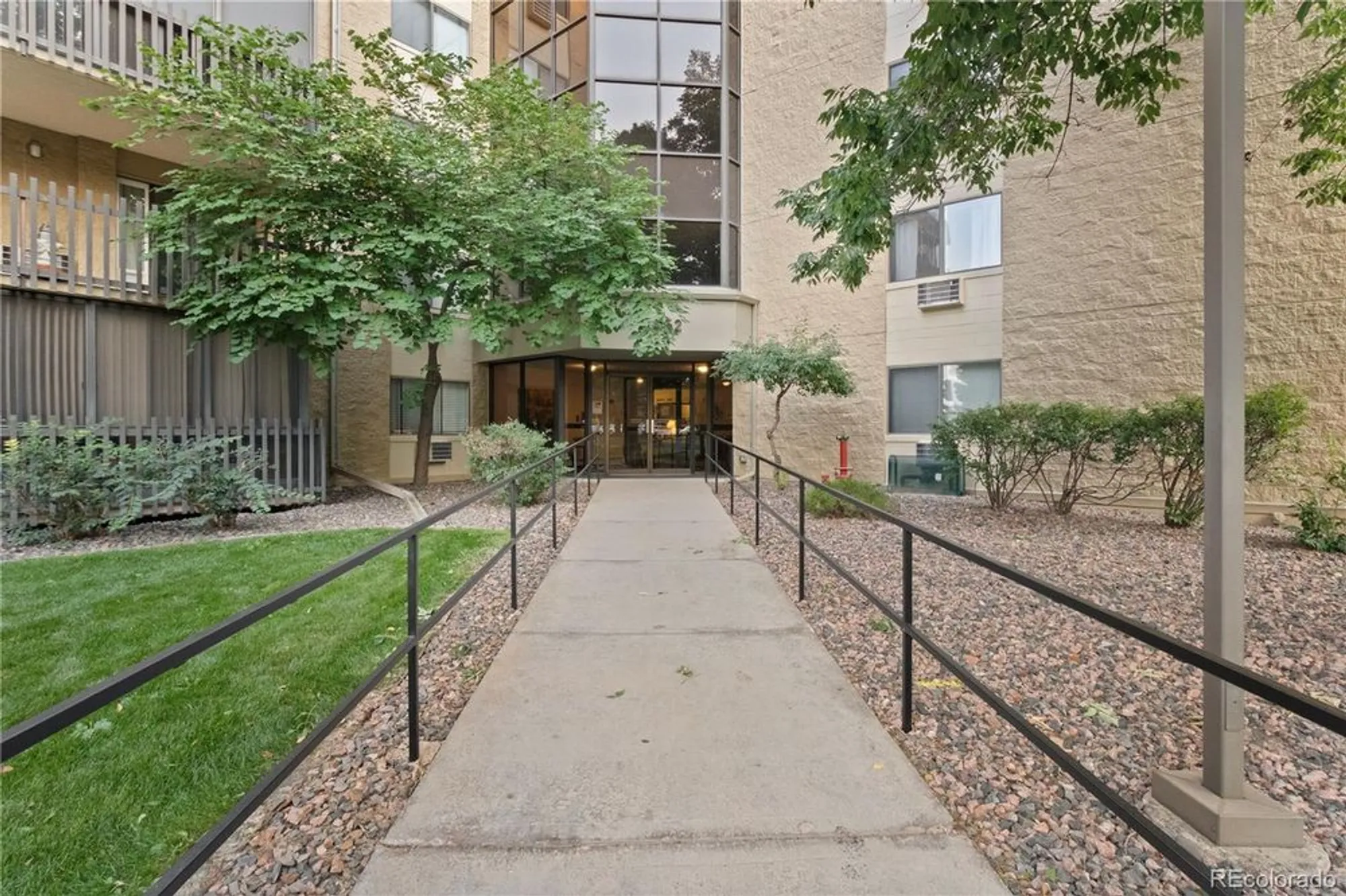 Property Slideshow image 11 of 50 | 14152 e linvale pl apt 605, Aurora, CO, 80014