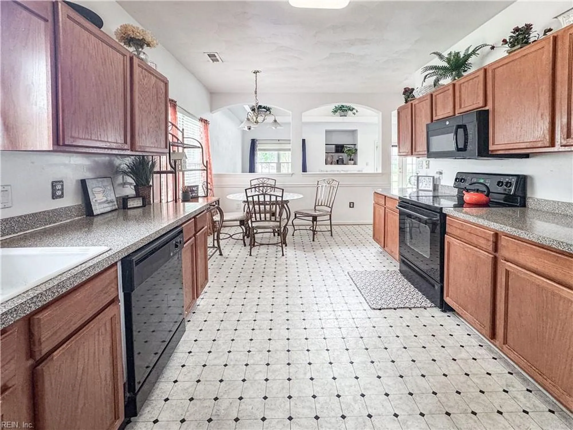 Property Slideshow image 7 of 38 | 2937 einstein dr, Virginia Beach, VA, 23456