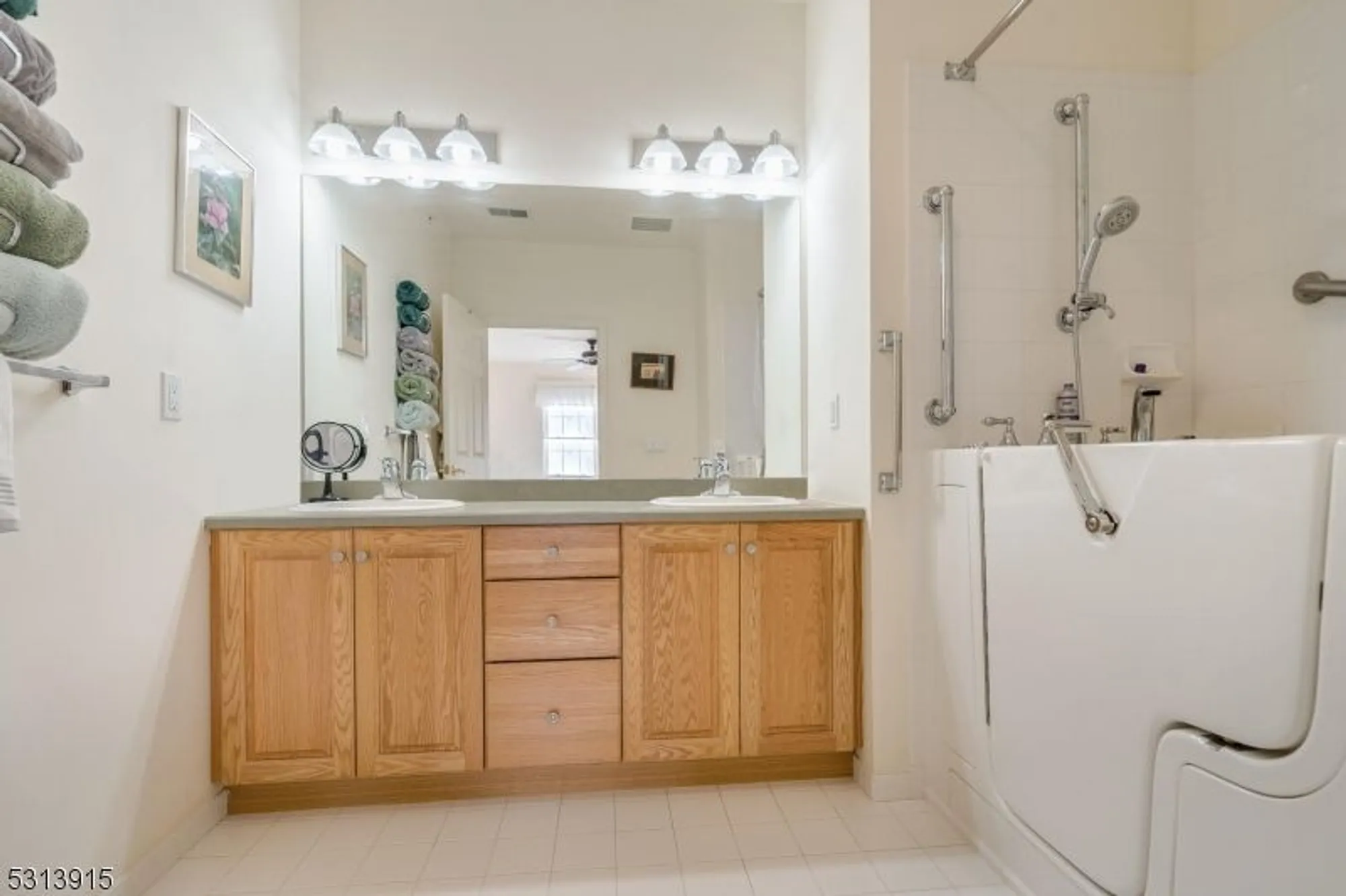 Property Slideshow image 9 of 48 | 6015 brookfield glen dr # 15, Belvidere, NJ, 07823